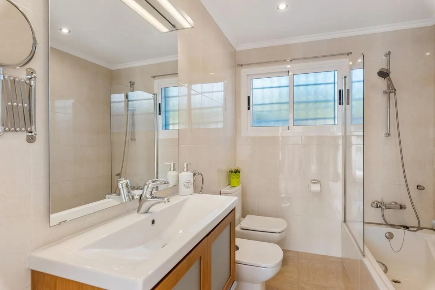 Bathroom in Villa Anais - PlusHolidays