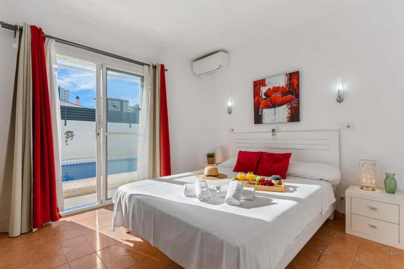 Bathroom, Bed in Villa Anais - PlusHolidays