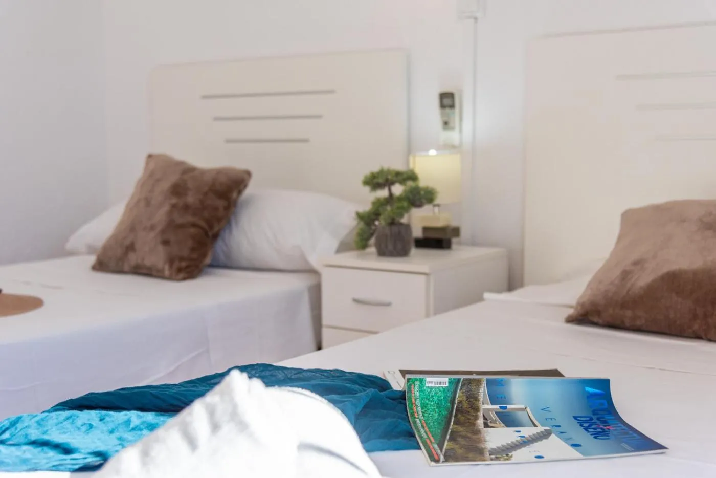Bathroom, Bed in Villa Anais - PlusHolidays