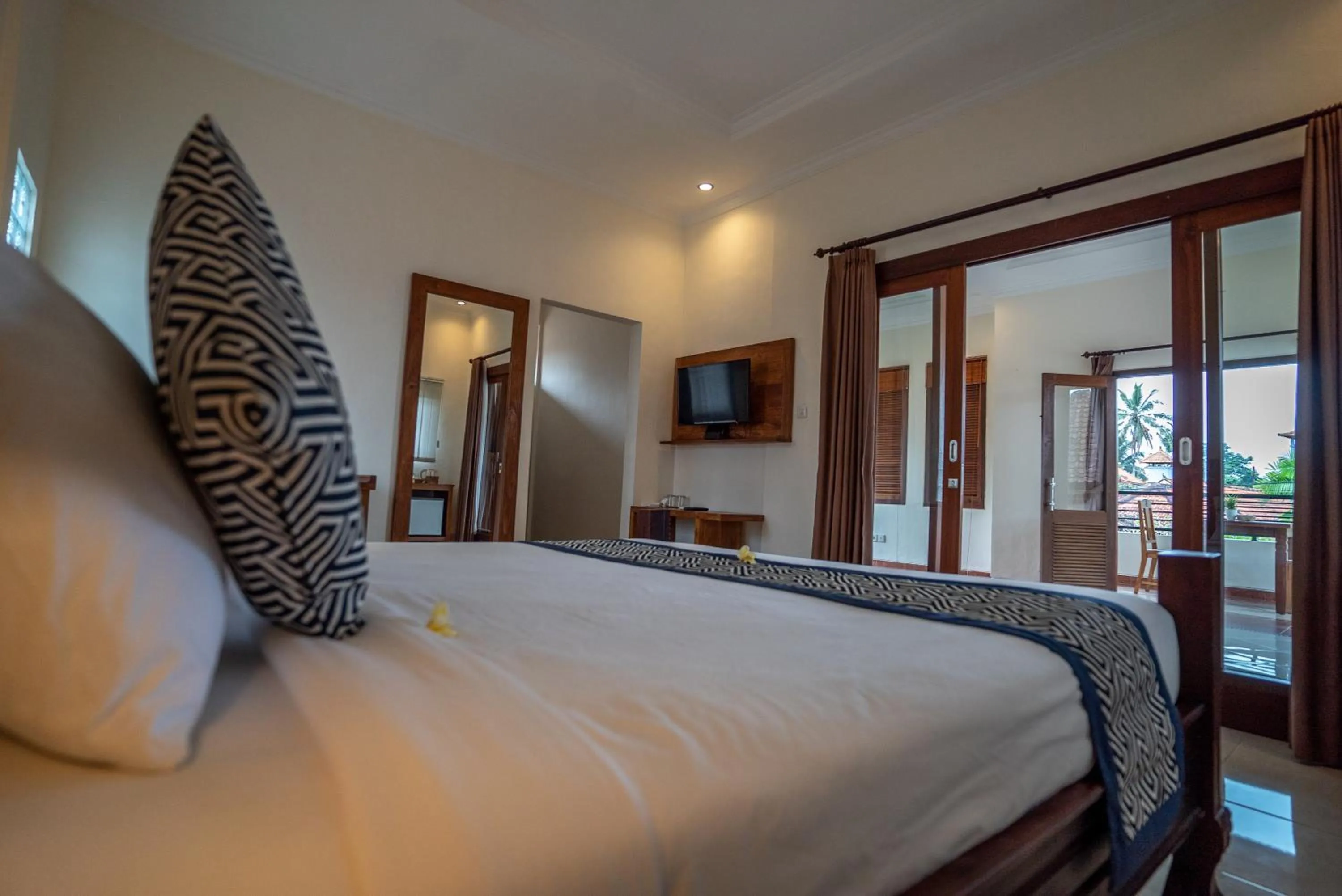 Photo of the whole room, Bed in Capung Cottages