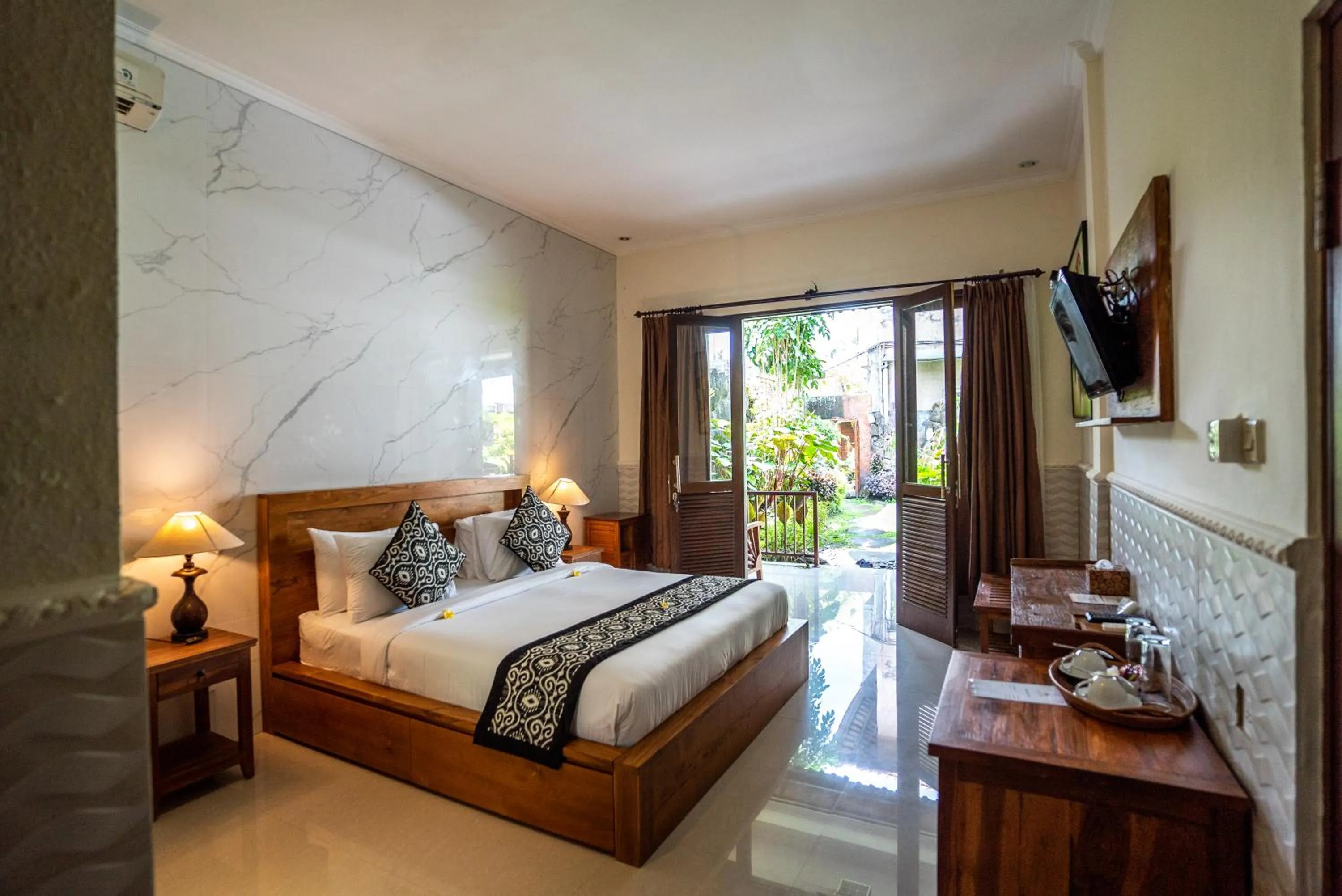 Photo of the whole room, Bed in Capung Cottages