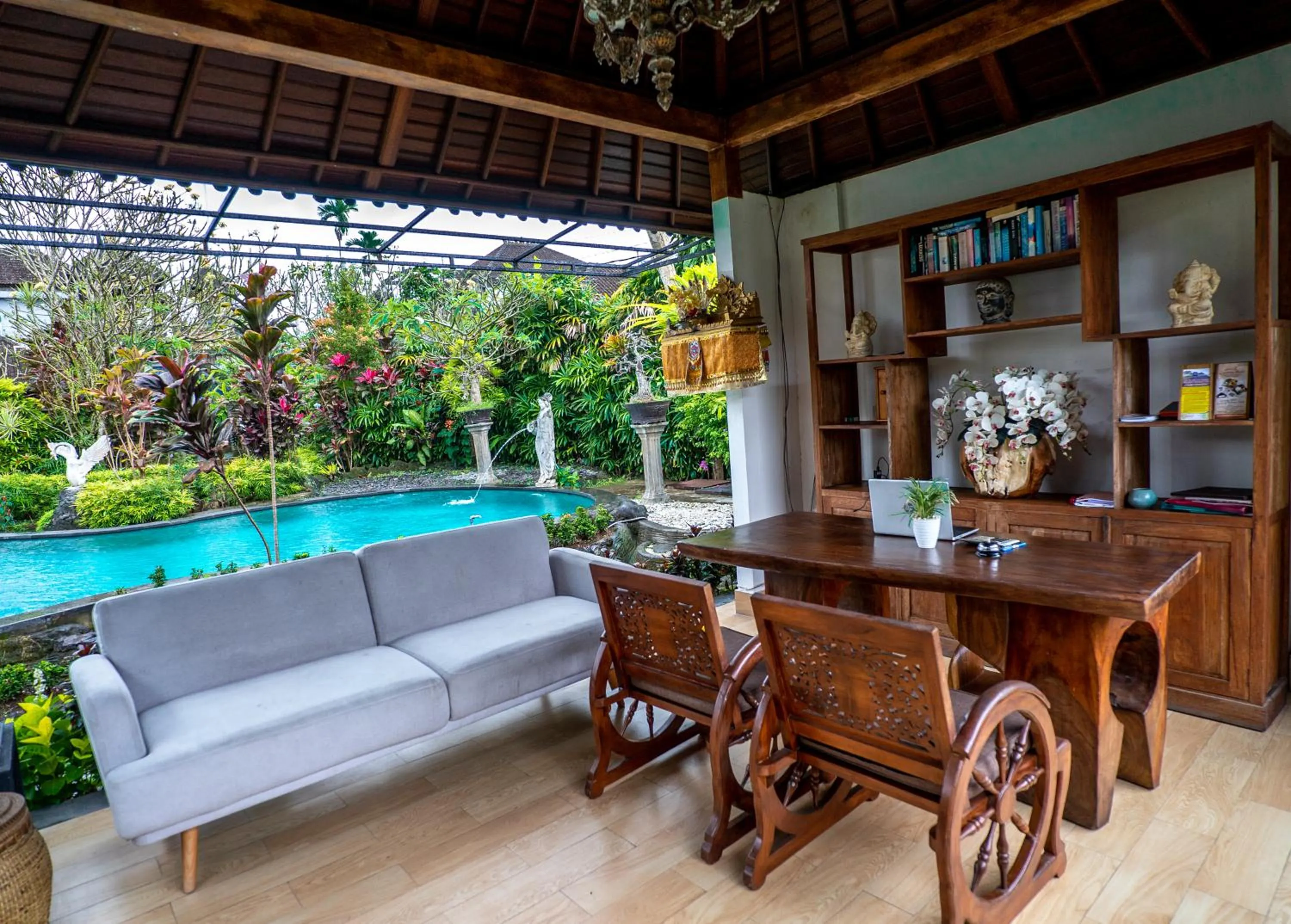 Lobby or reception in Capung Cottages