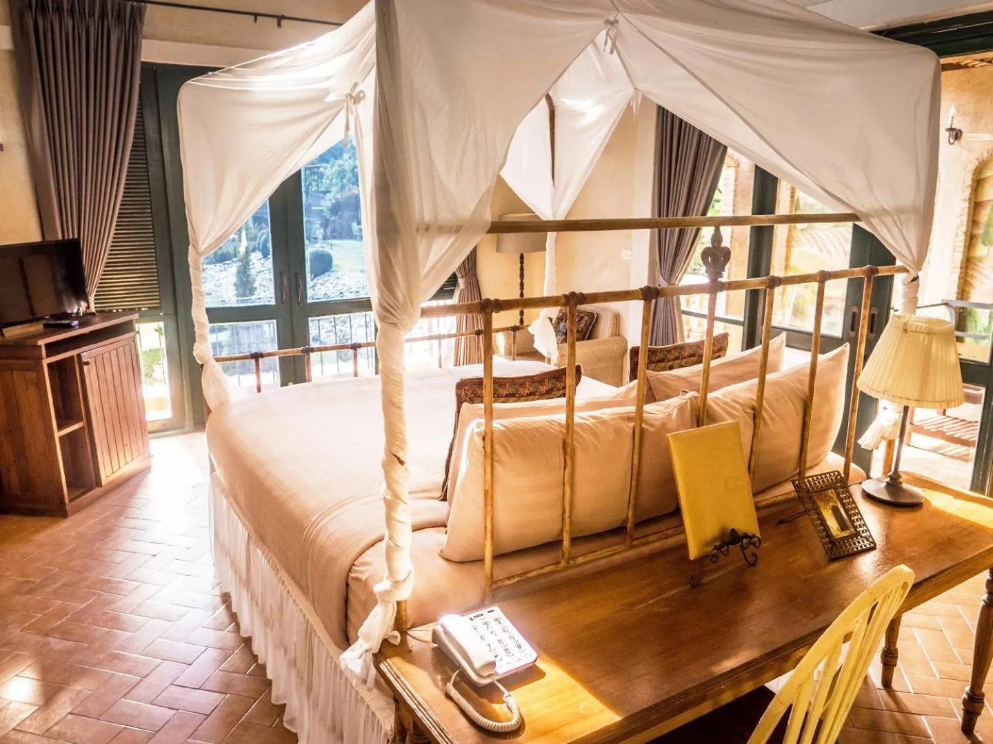 Swimming pool in La Toscana