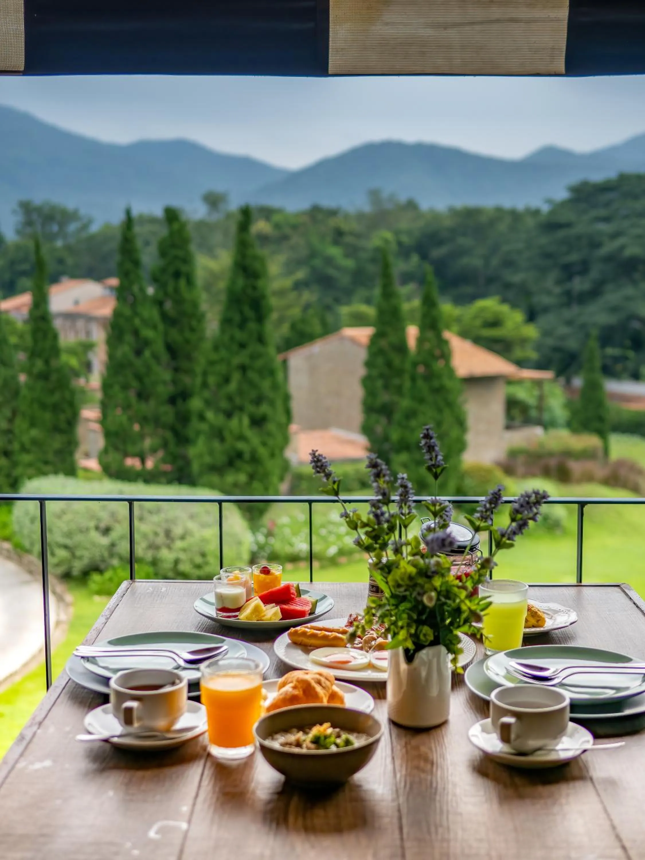 Dining area in La Toscana