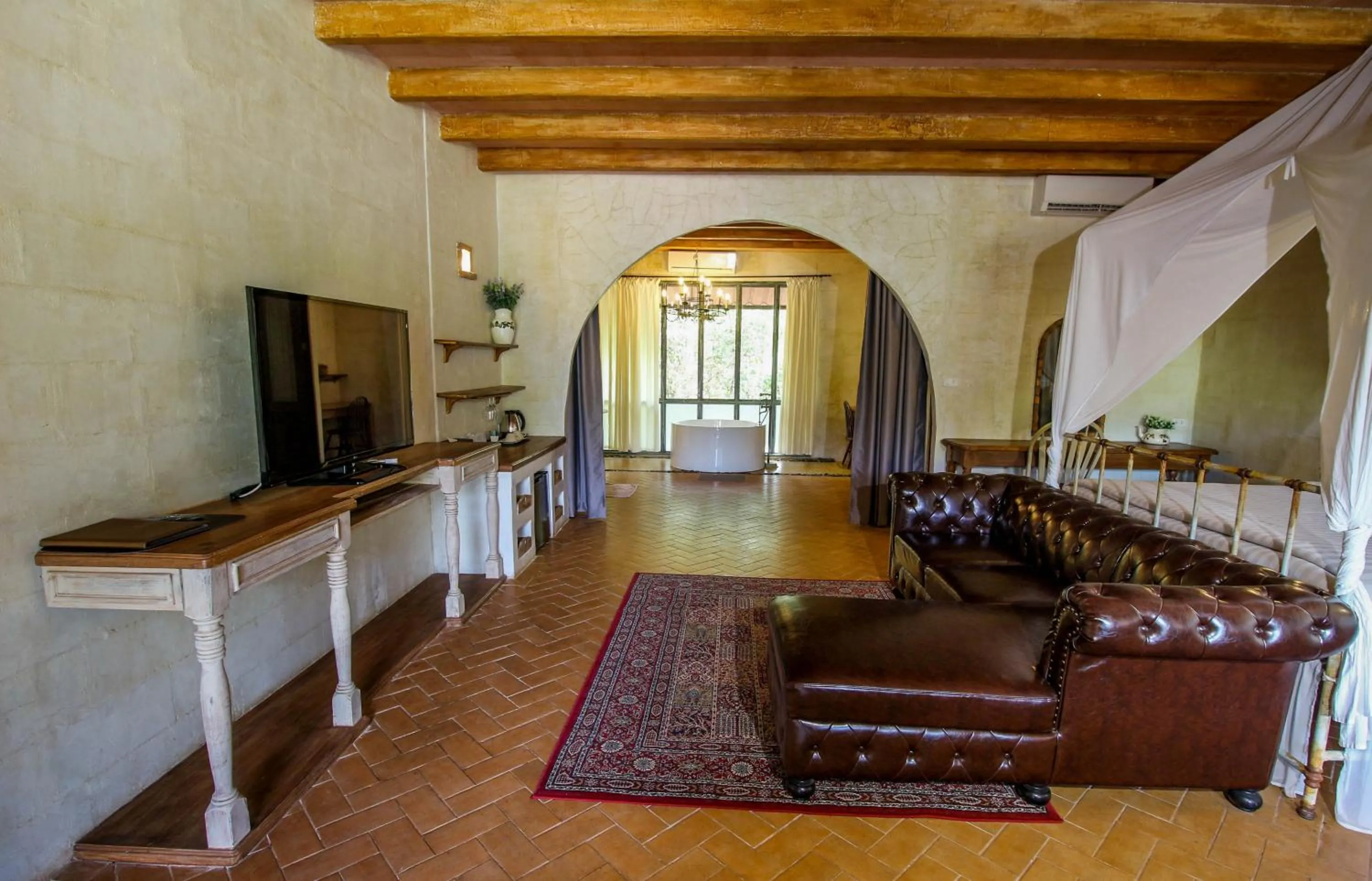 Photo of the whole room in La Toscana