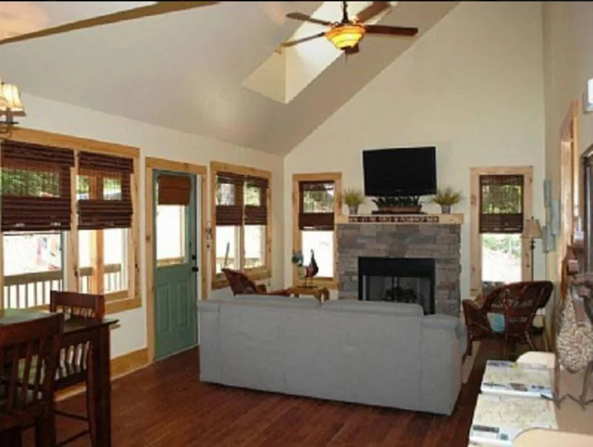 TV and multimedia in Rooster Ridge