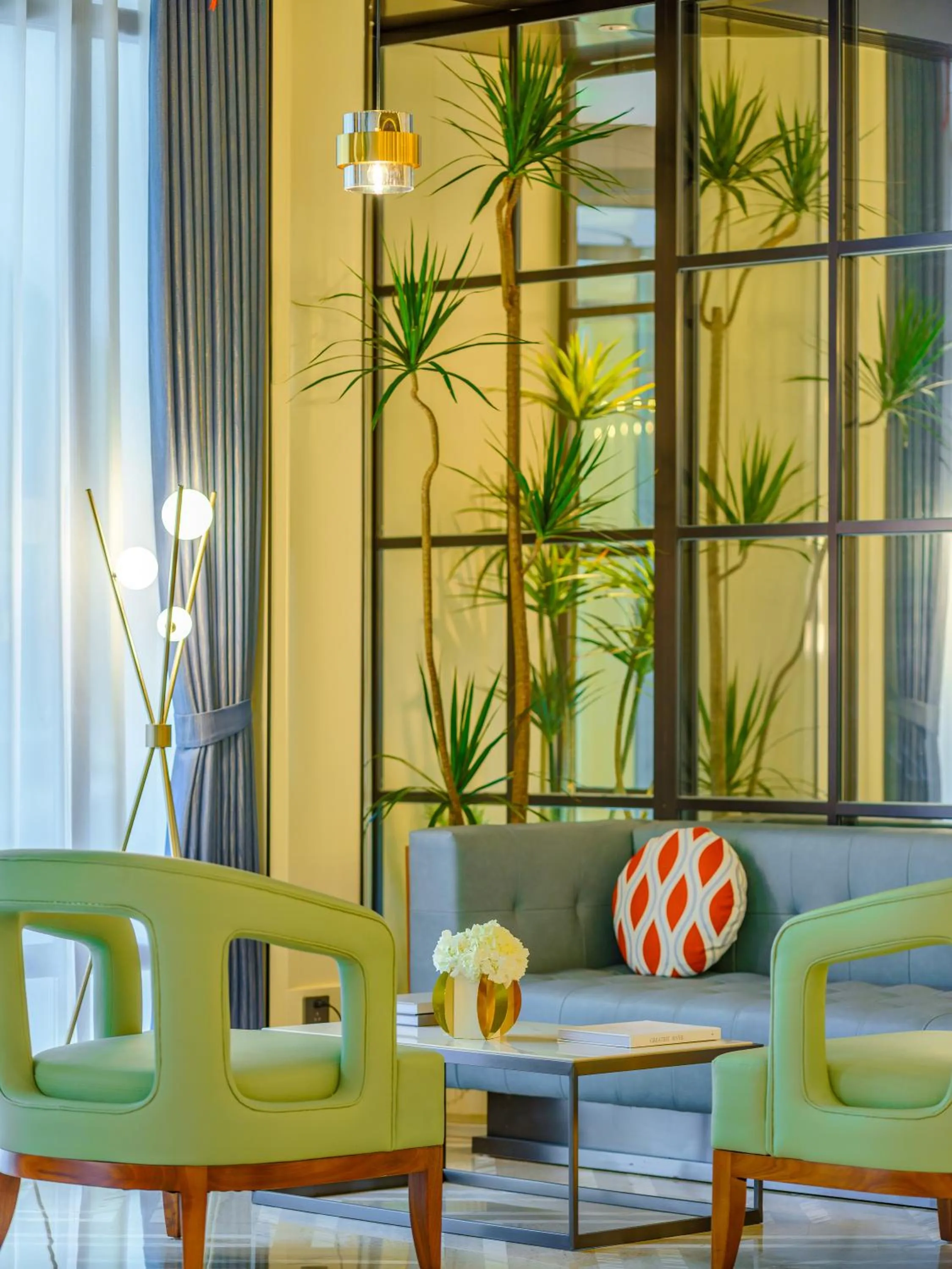 Seating area in Donghu Collection Hotel