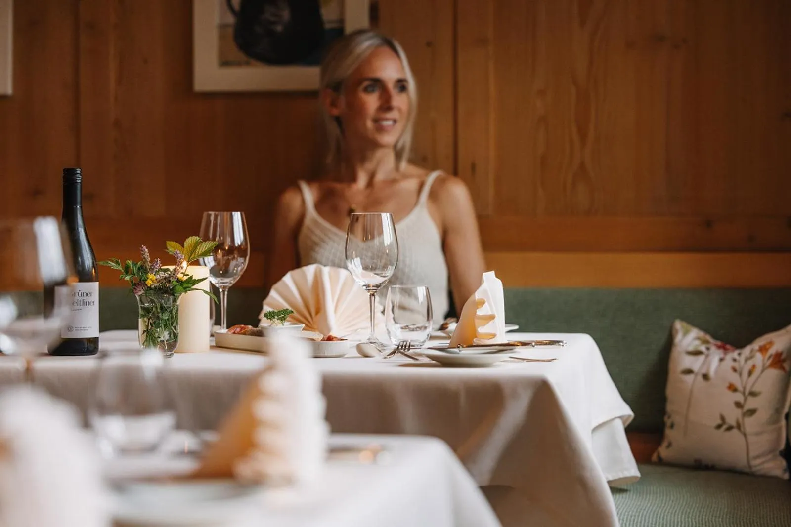 Restaurant/places to eat in Hotel Aurora