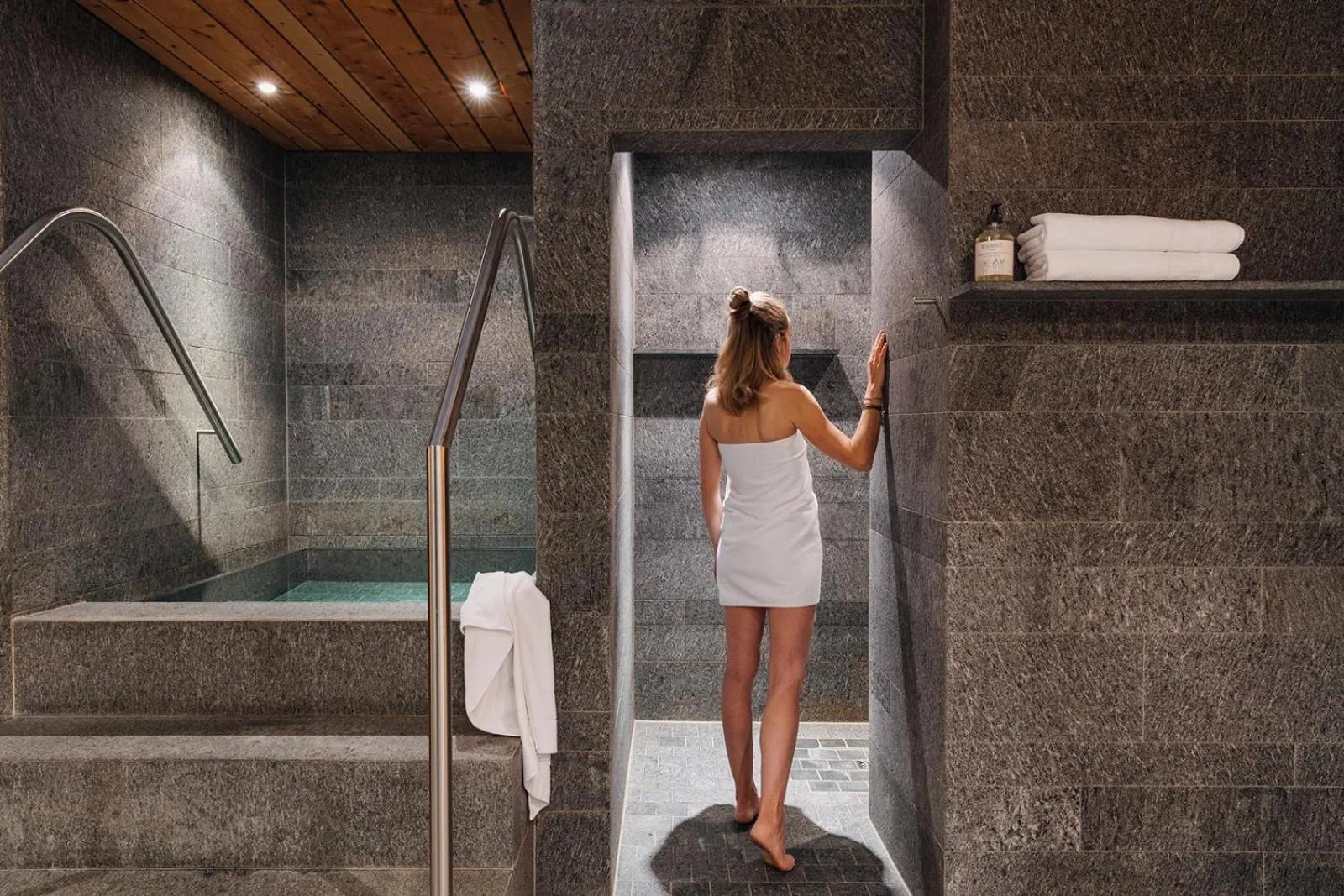 Shower in Hotel Aurora