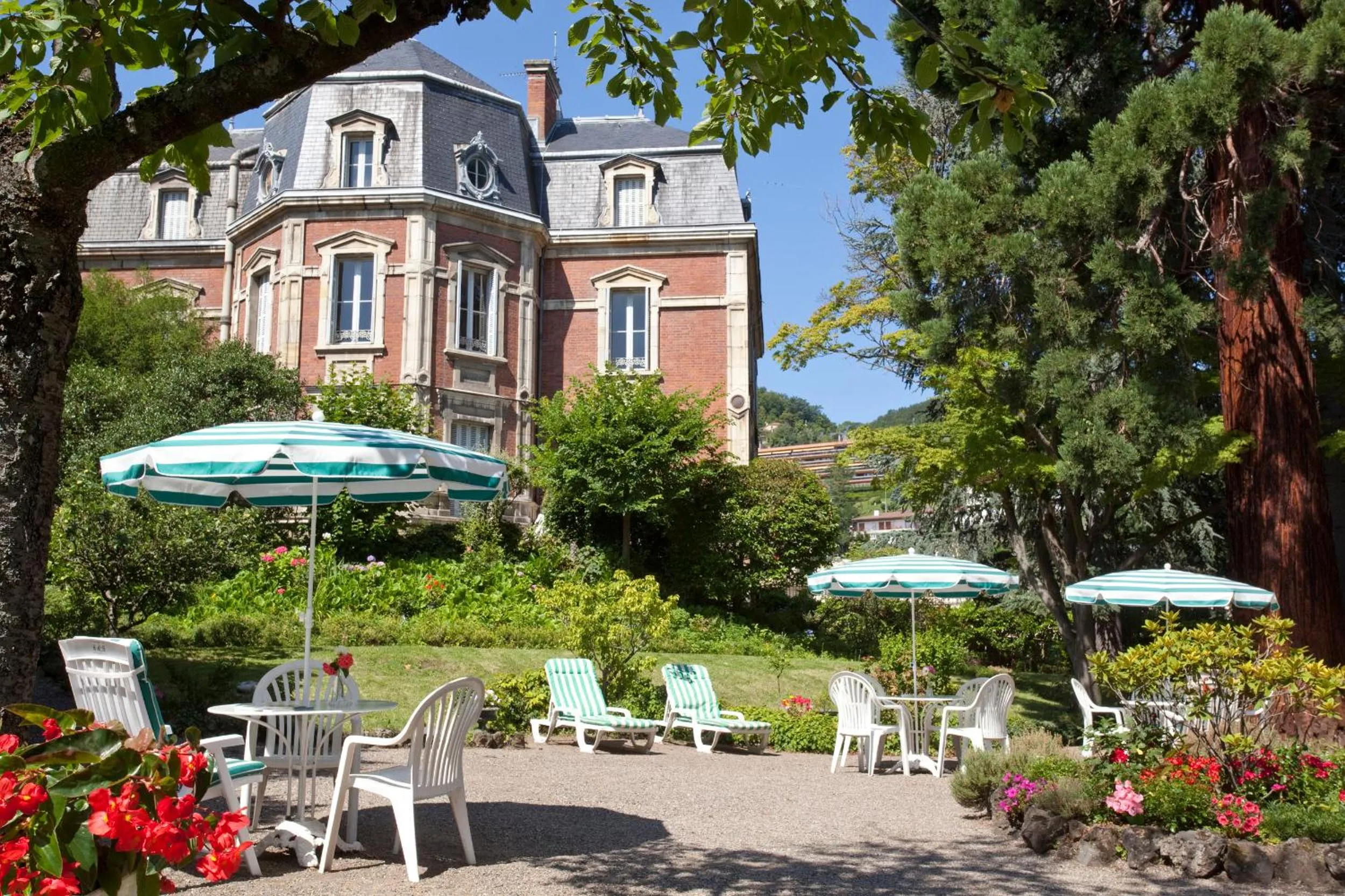 Restaurant/places to eat in Logis Hotel Royal Saint-Mart