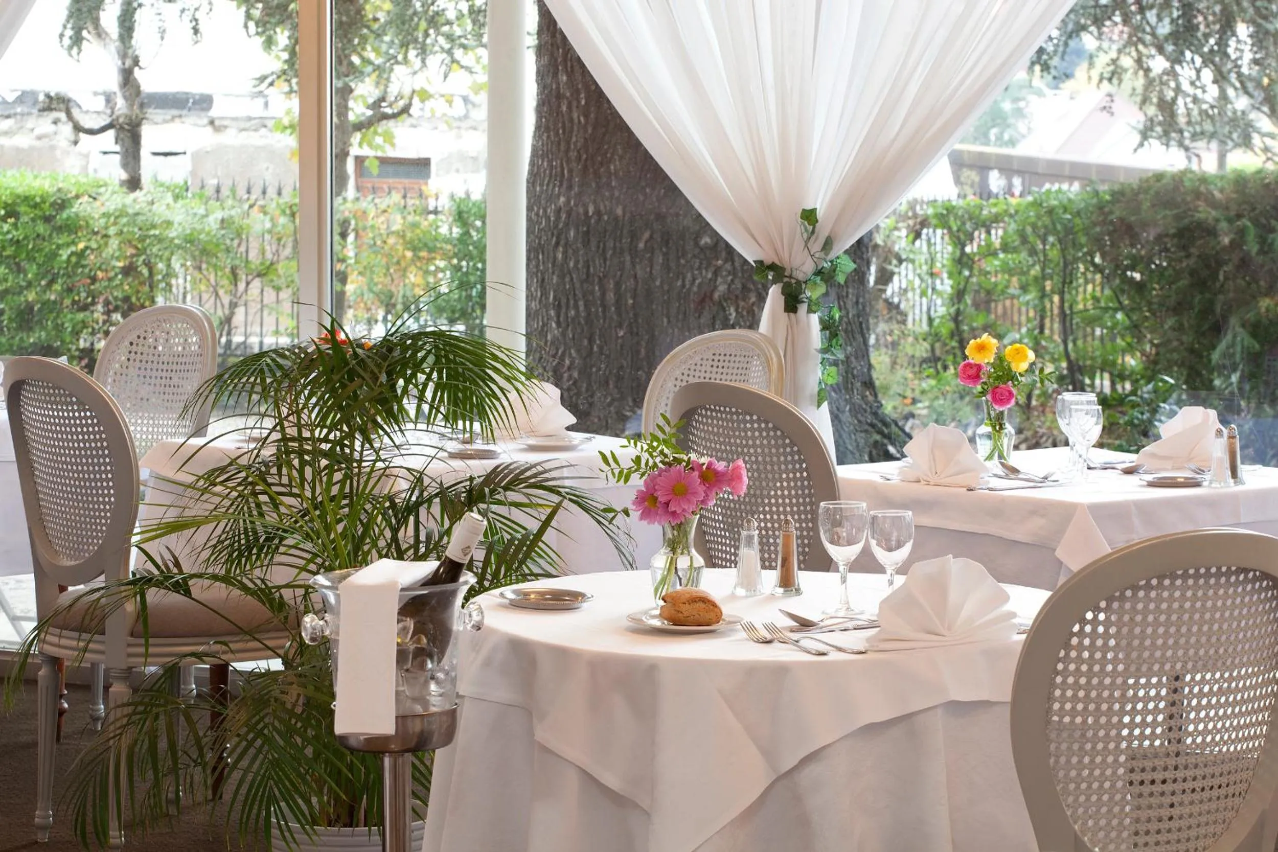 Restaurant/places to eat in Logis Hotel Royal Saint-Mart