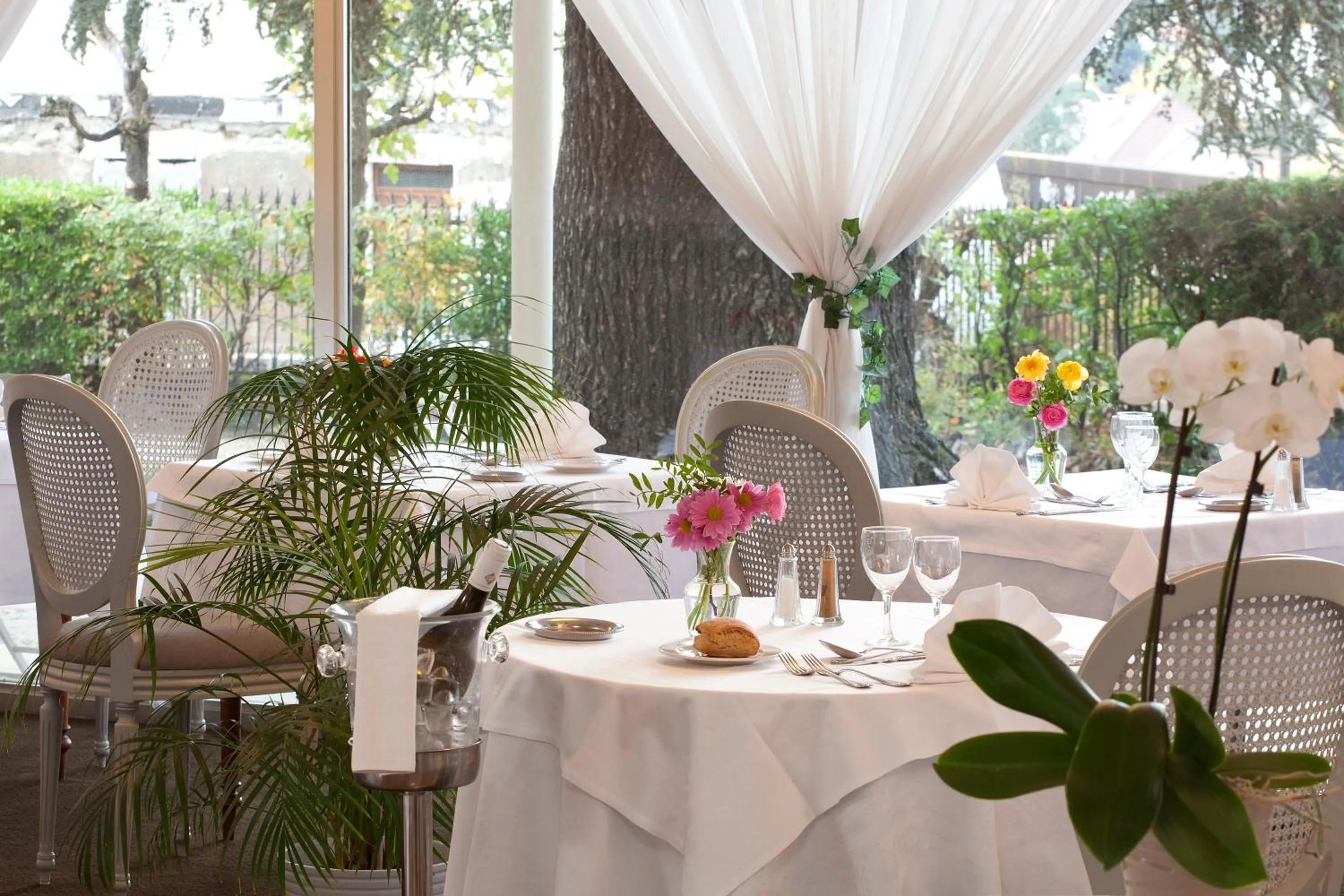 Restaurant/places to eat in Logis Hotel Royal Saint-Mart