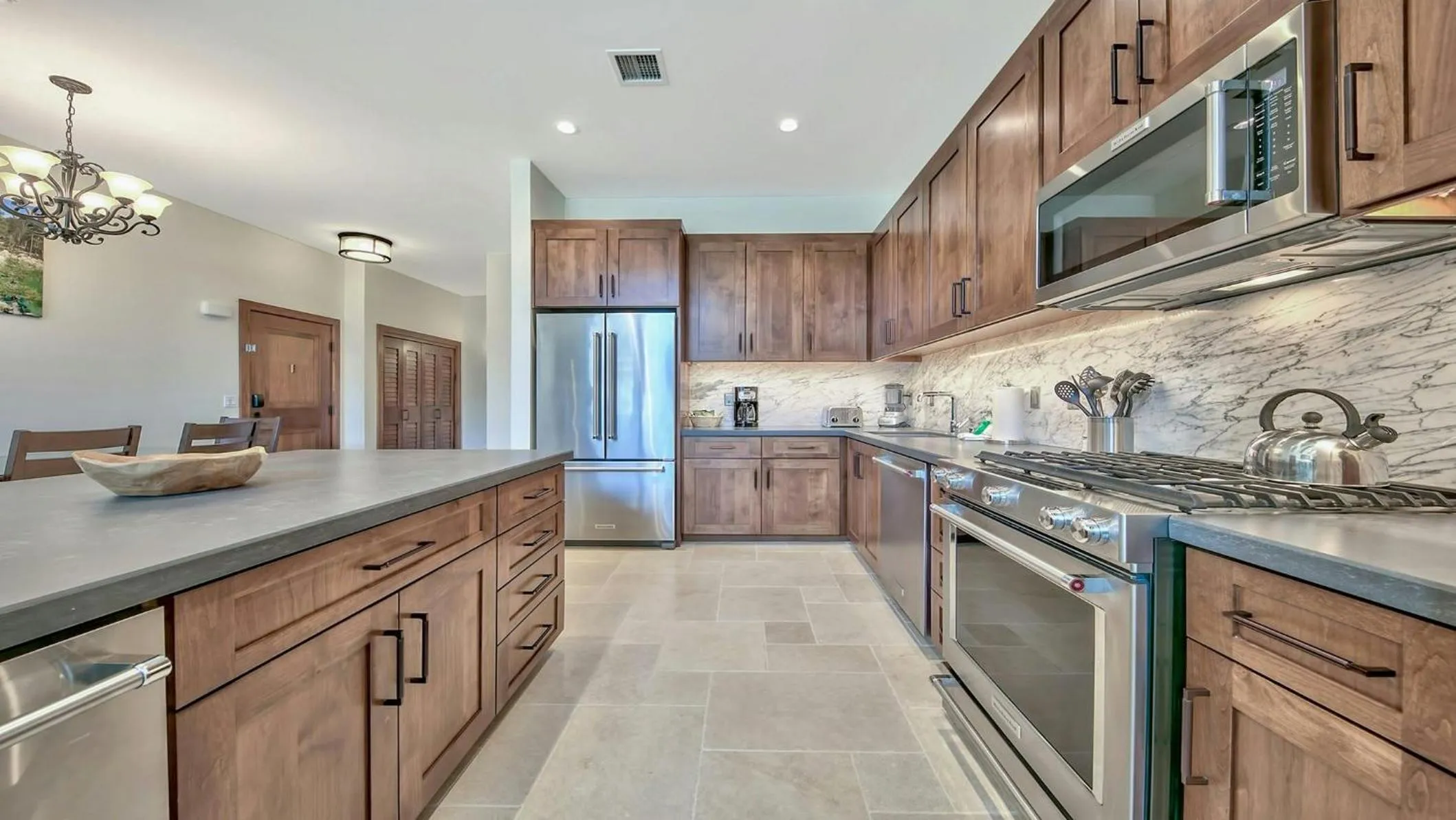 Communal kitchen in Zalanta, A Vail Resorts Property