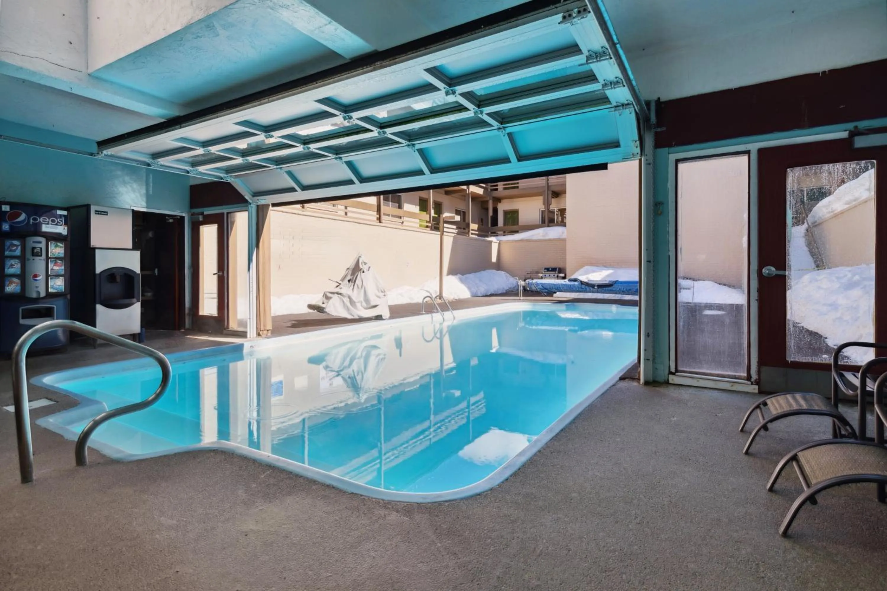 Swimming pool in Eagle Point Resort