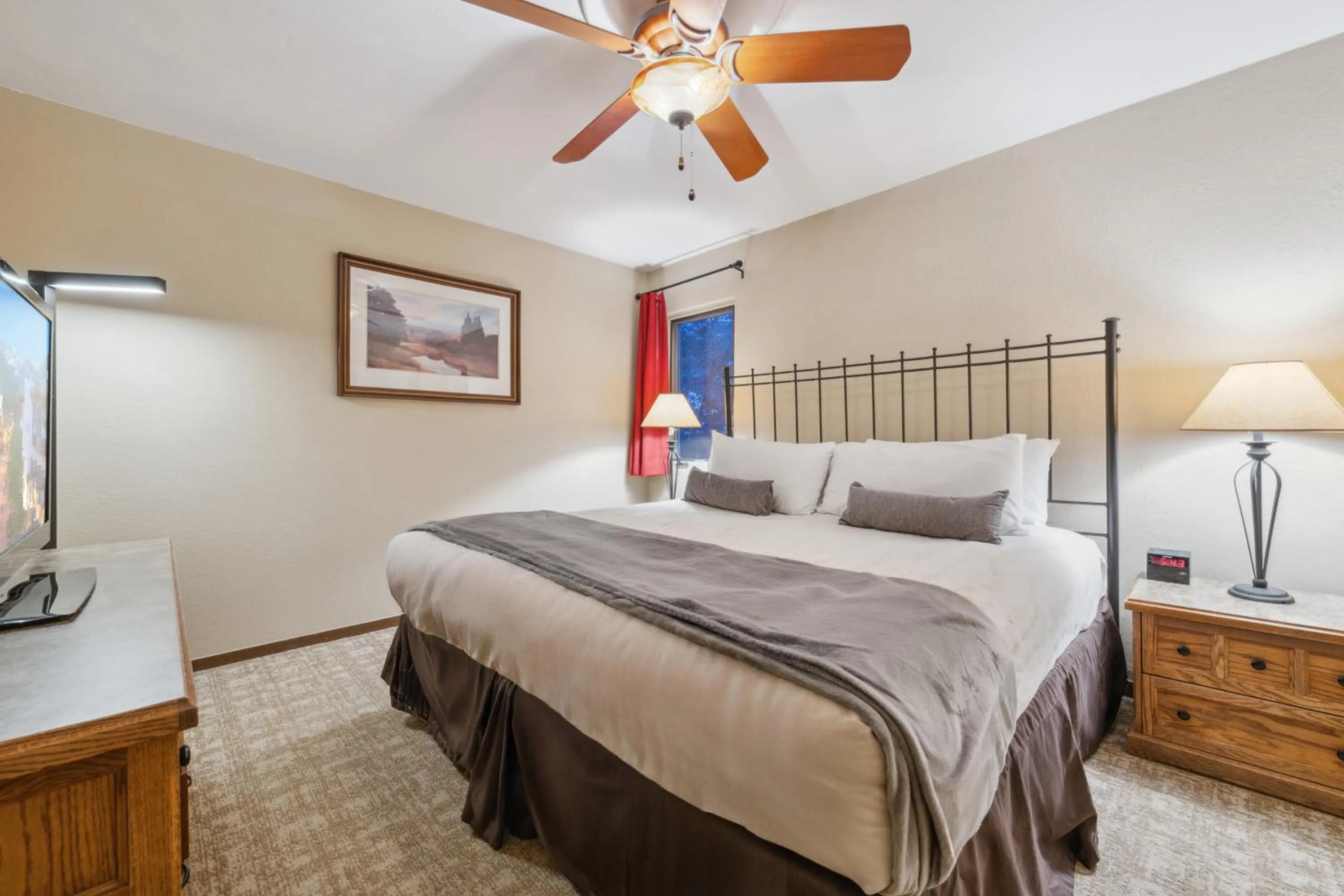 Bed in Eagle Point Resort