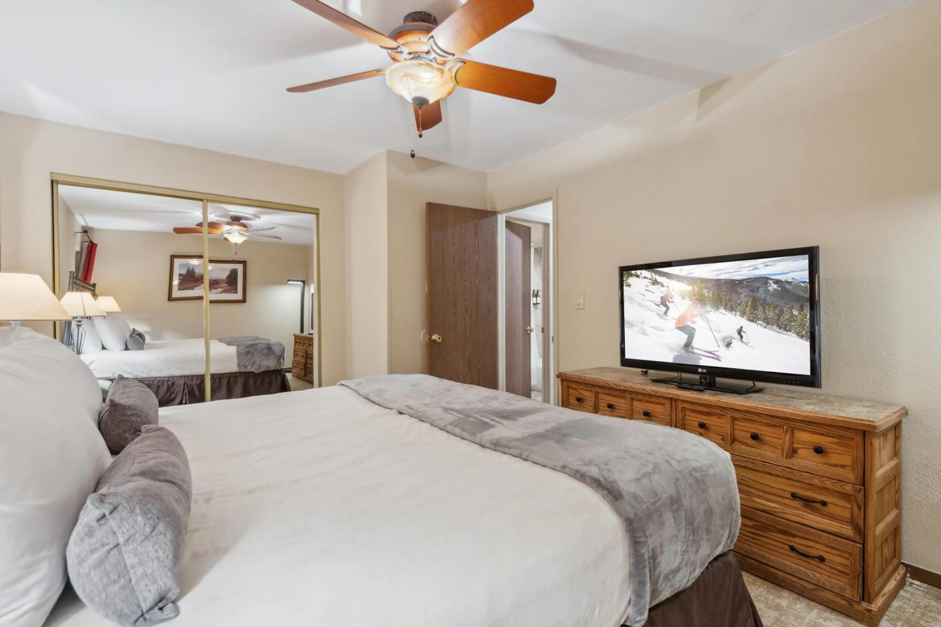 Bed in Eagle Point Resort