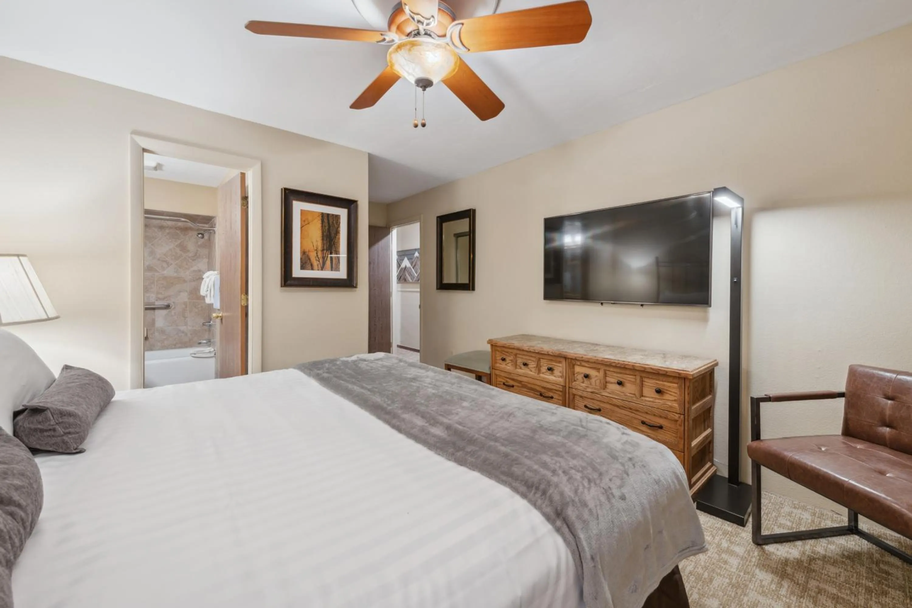 Bed in Eagle Point Resort