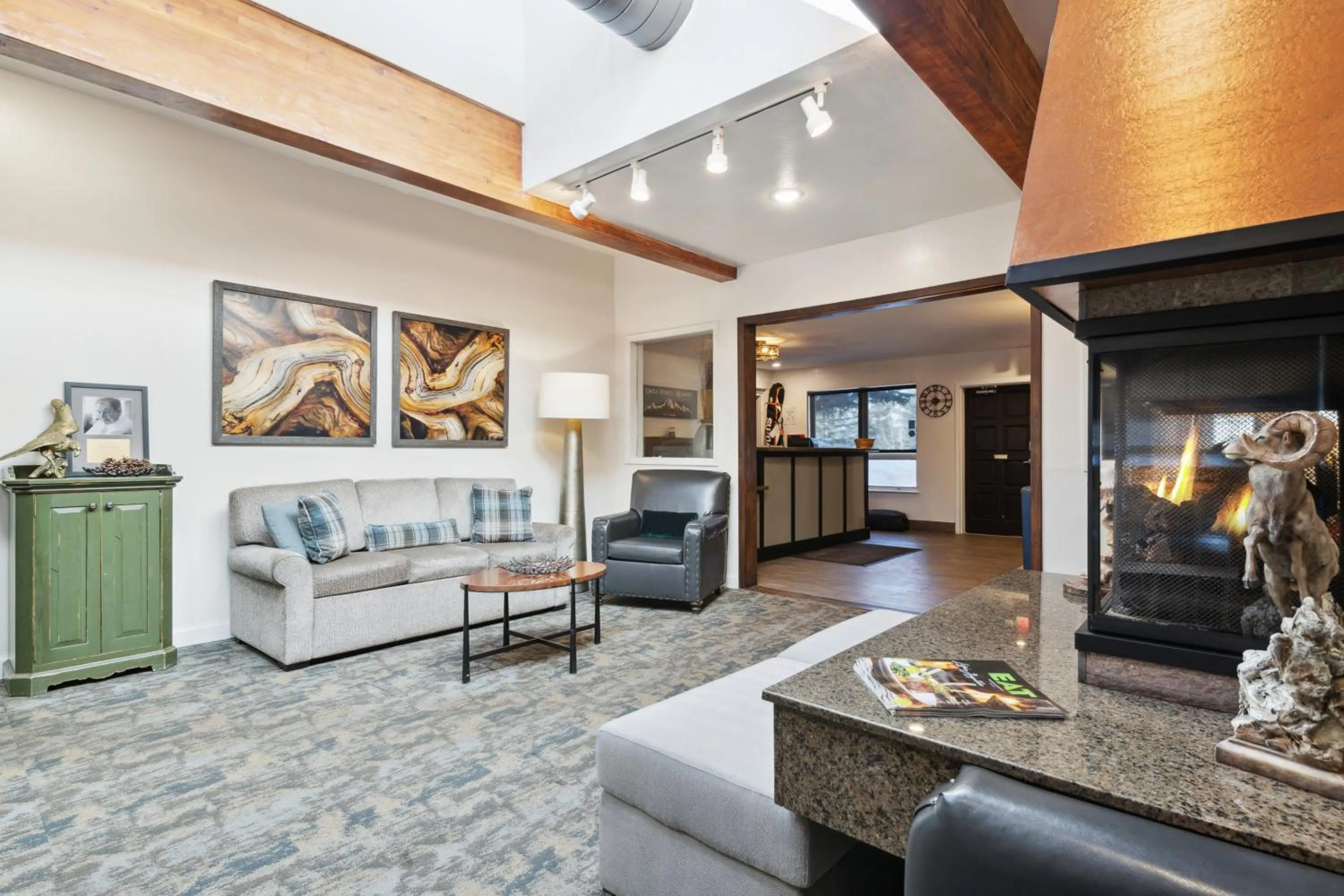 Communal lounge/ TV room in Eagle Point Resort