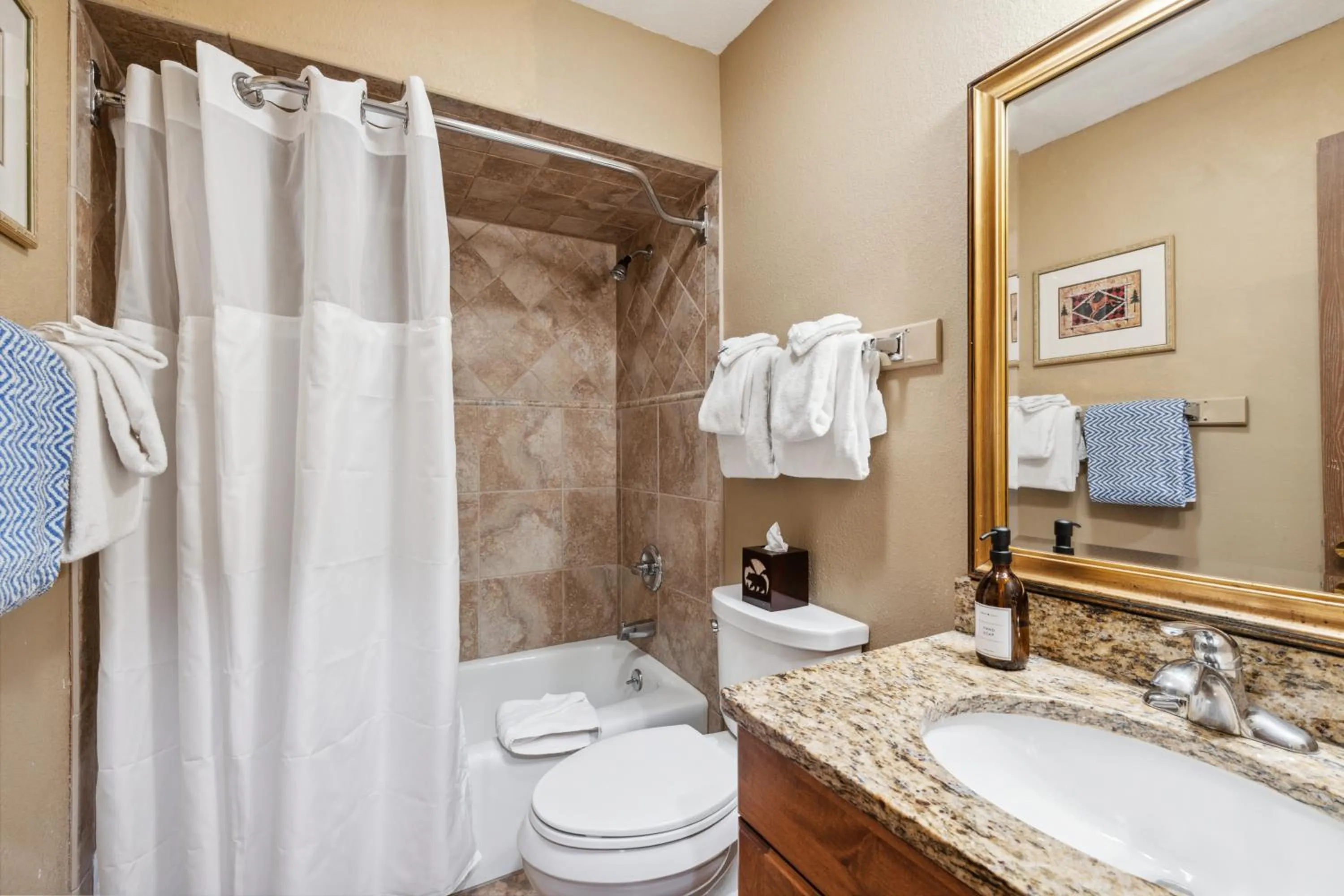 Shower in Eagle Point Resort