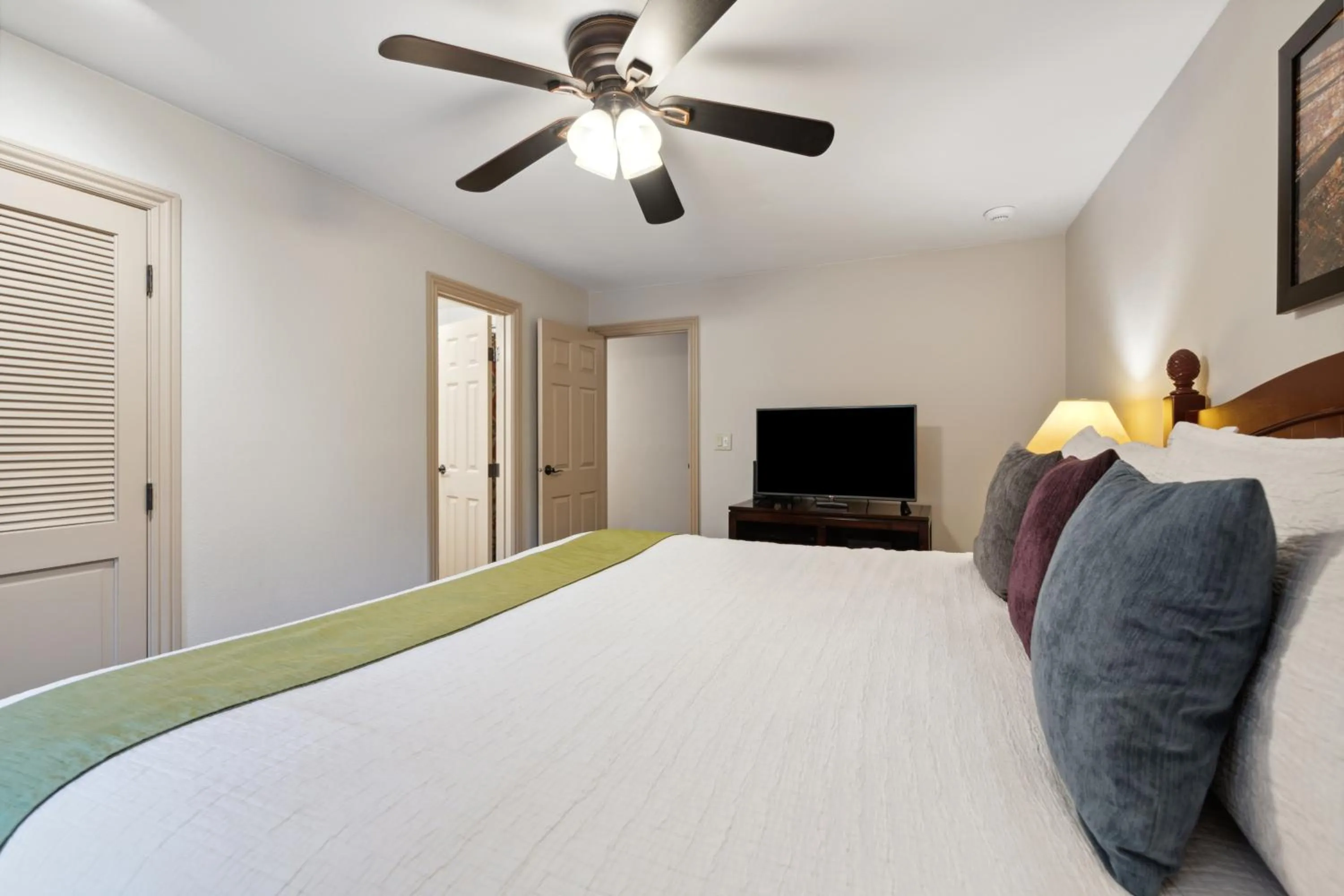 Bedroom, Bed in Falcon Point