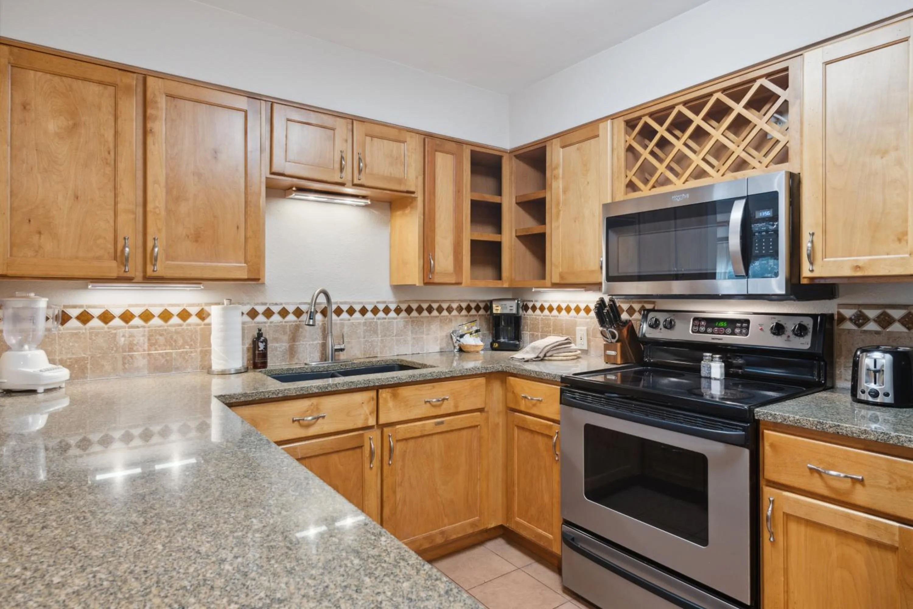 Kitchen or kitchenette in Falcon Point