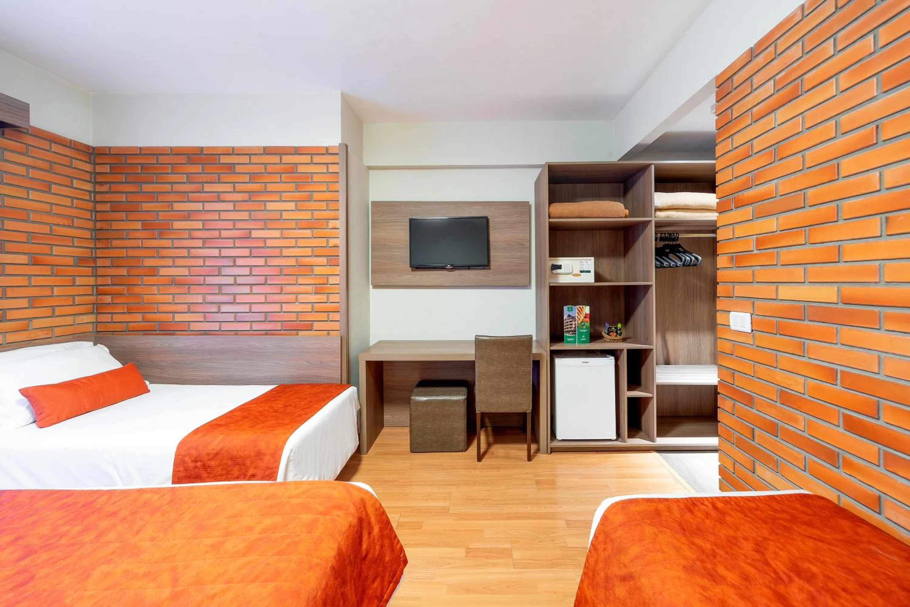 Bedroom, Bed in Hotel Laghetto Gramado