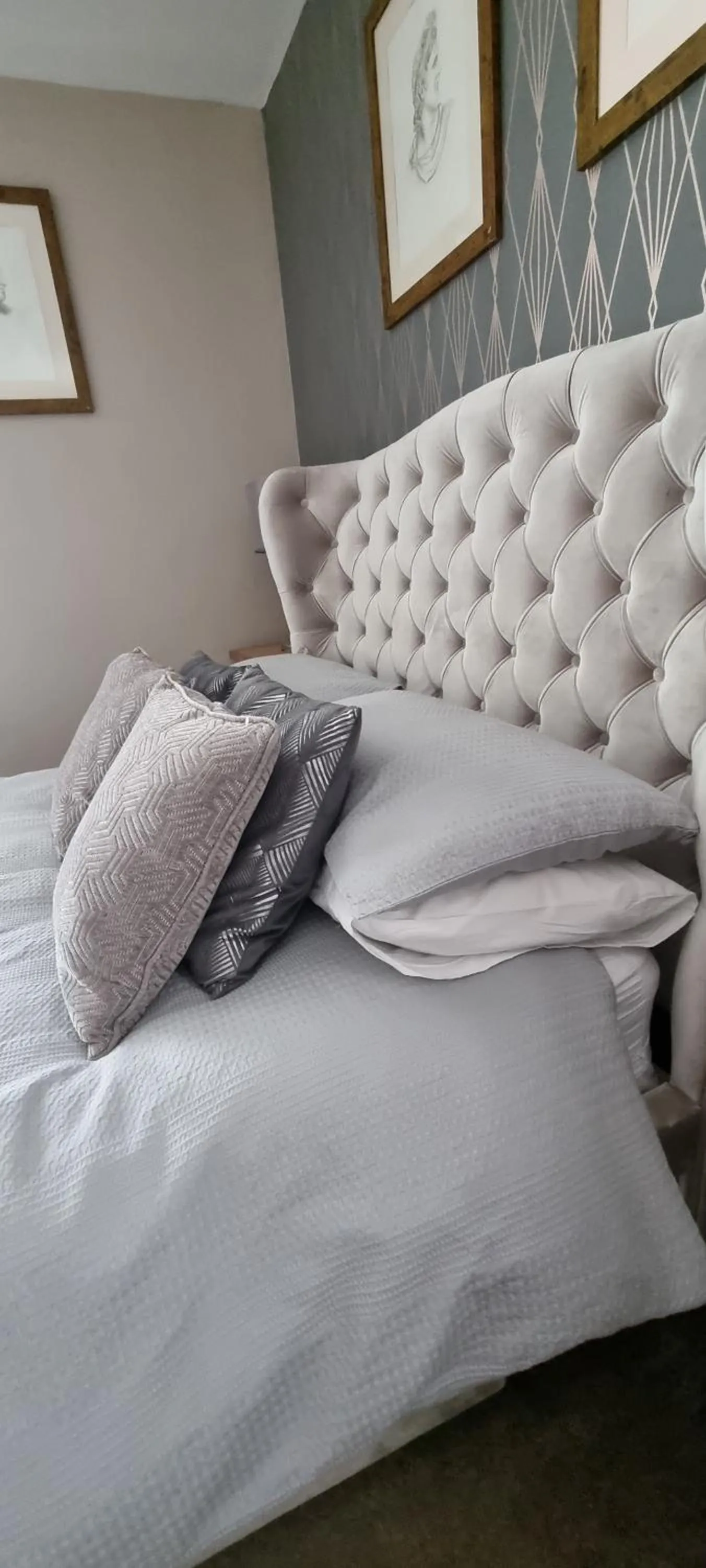 Bedroom, Bed in Anchor House 2 East Street Alford Lincolnshire LN13 9EQ