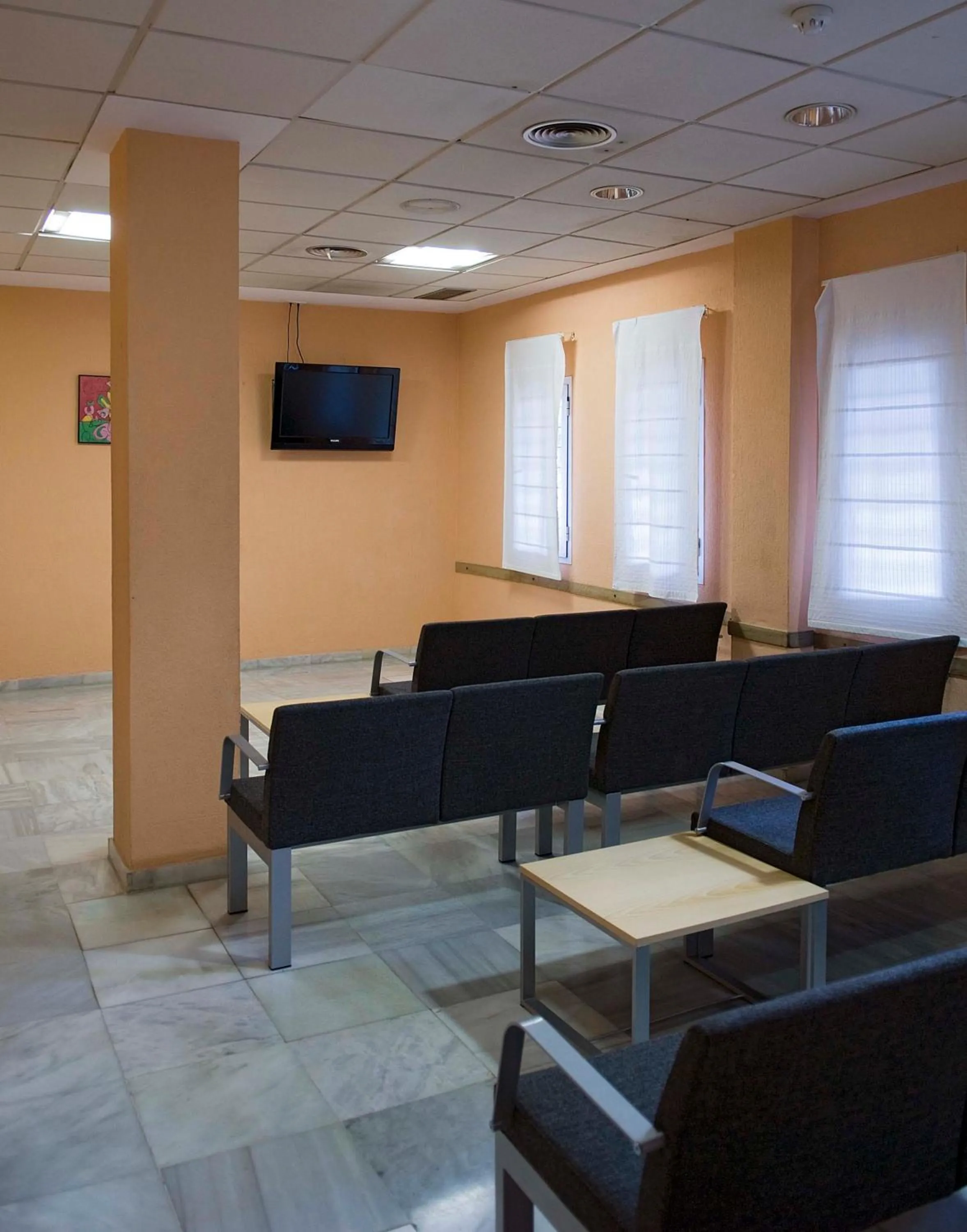 Communal lounge/ TV room in Albergue Inturjoven Sevilla