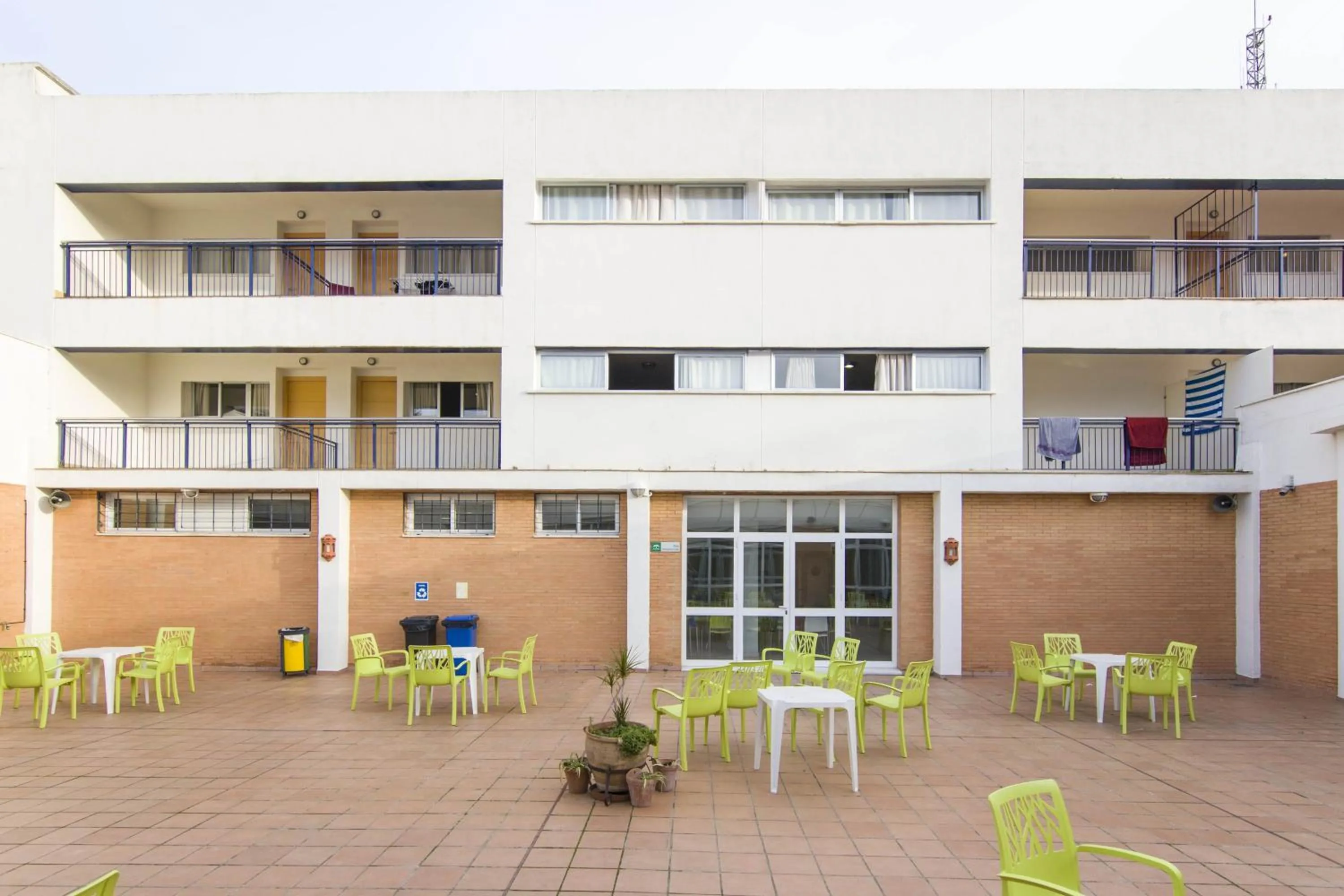 Patio in Albergue Inturjoven Sevilla