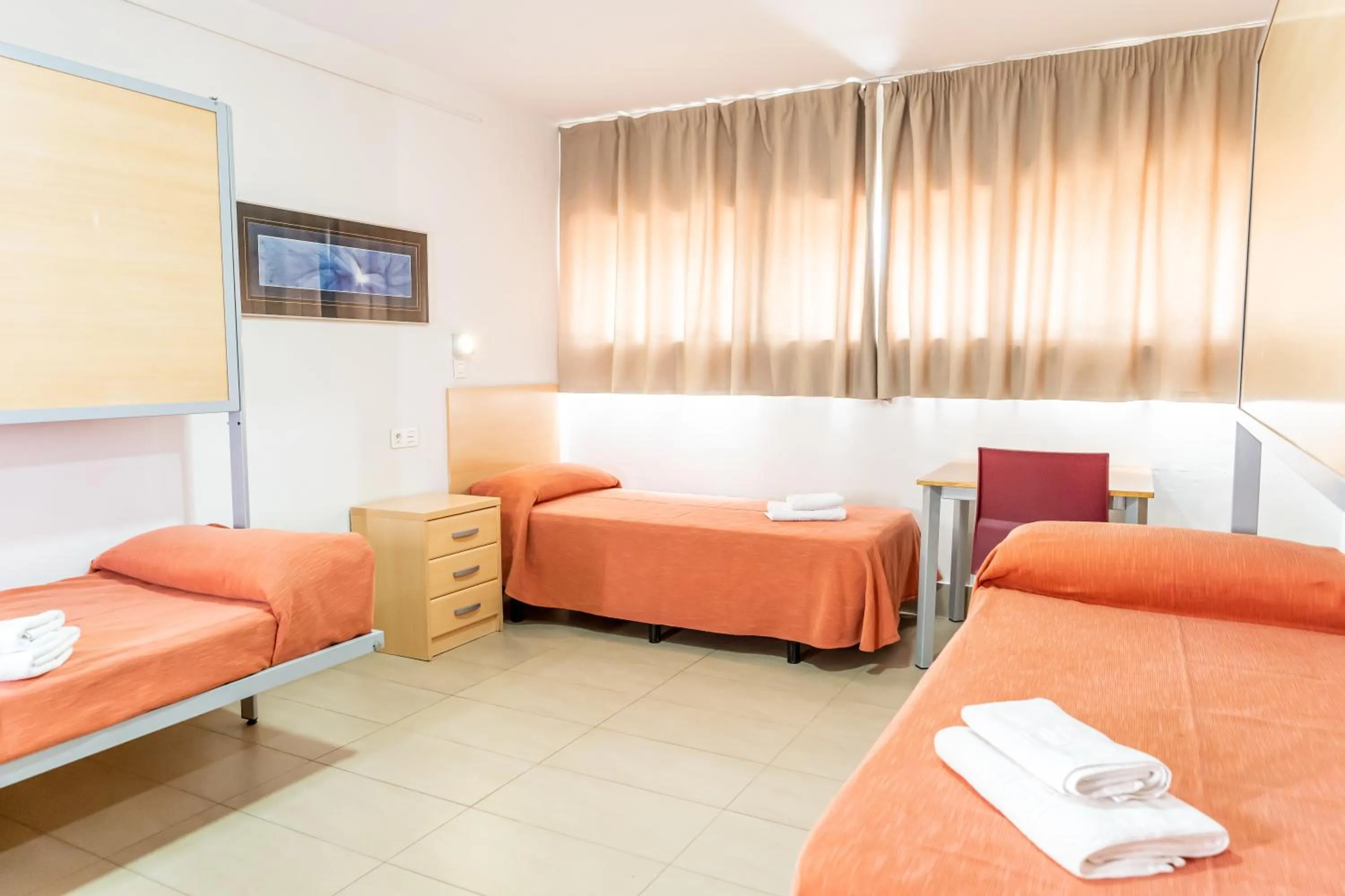 Photo of the whole room, Bed in Albergue Inturjoven Sevilla