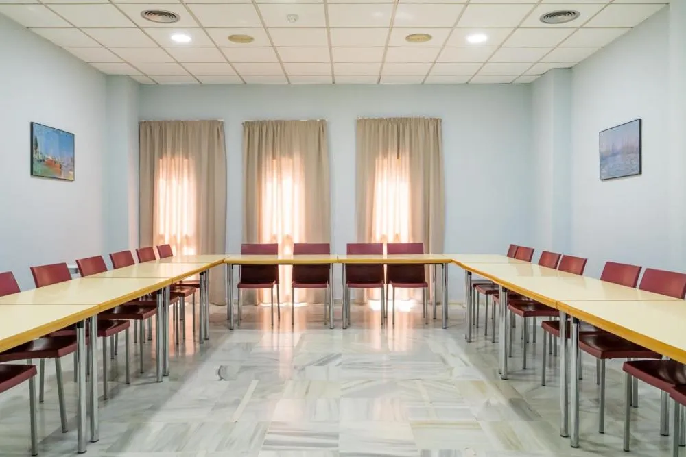 Meeting/conference room in Albergue Inturjoven Sevilla