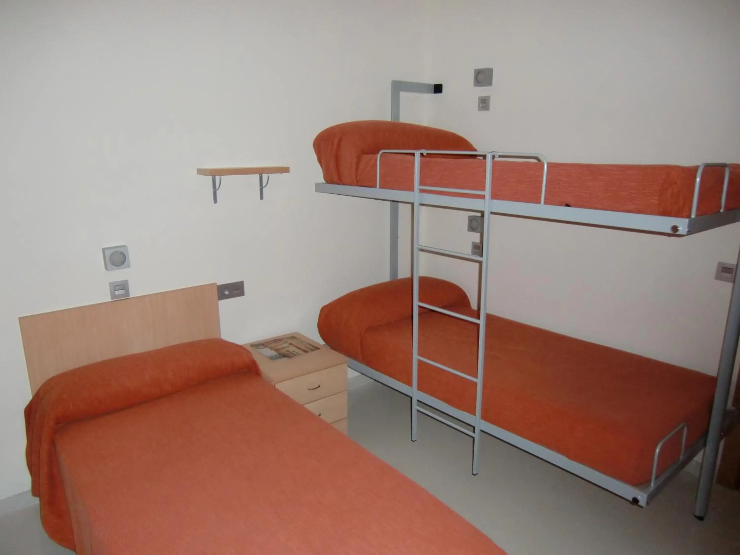 Photo of the whole room, Bed in Albergue Inturjoven Sevilla