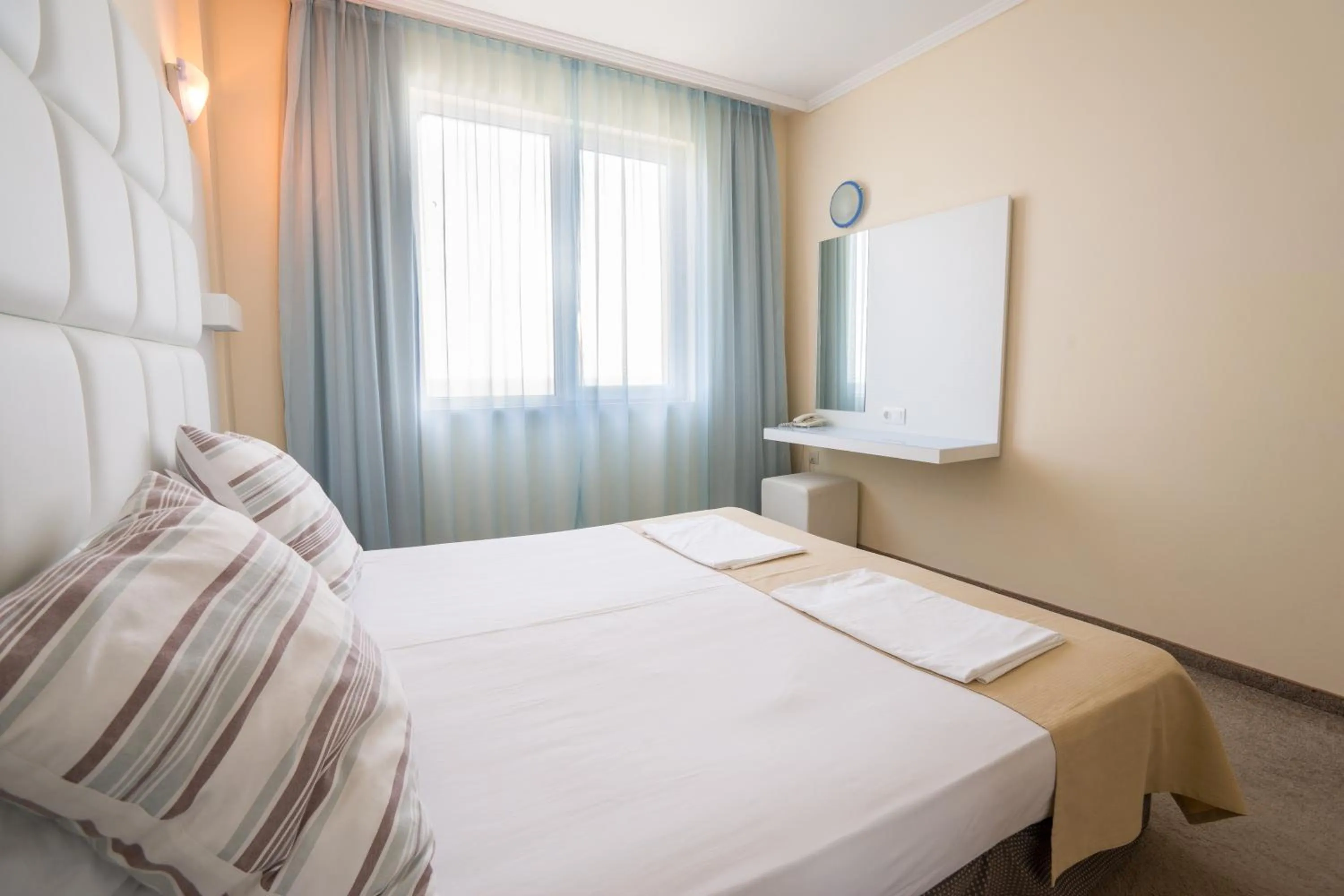 Bedroom, Bed in Hotel Perla Beach Club - All Inclusive