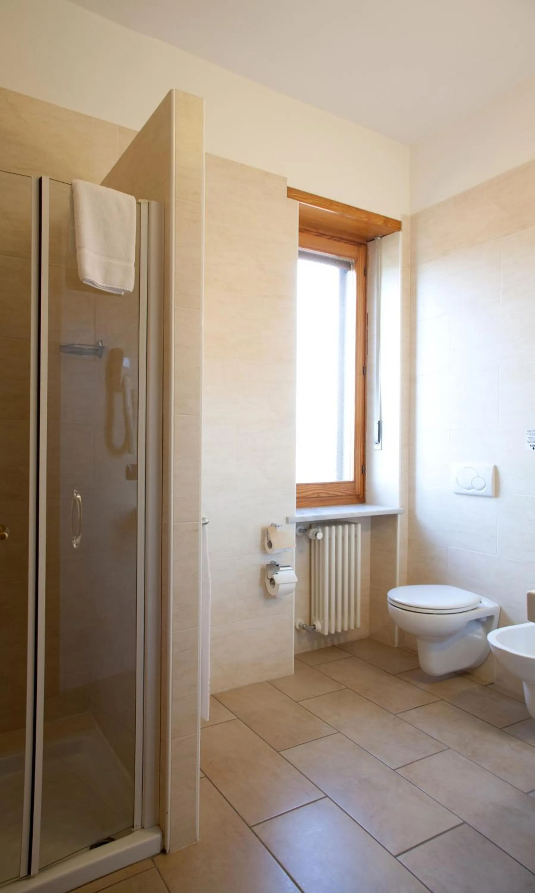 Shower in Lo Scoiattolo Piedmont Bike Hotel