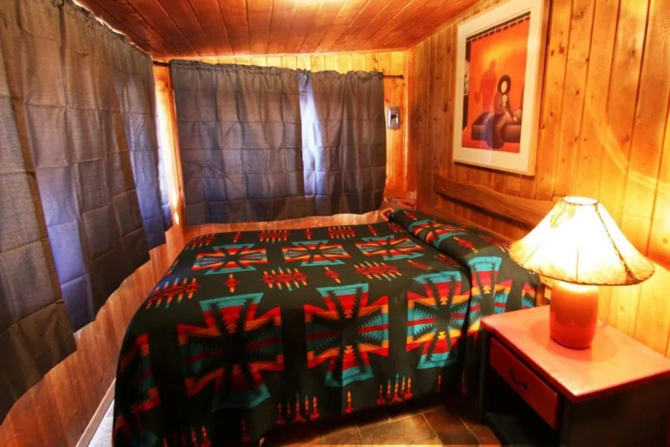 Bedroom, Bed in Three Bears Lodge