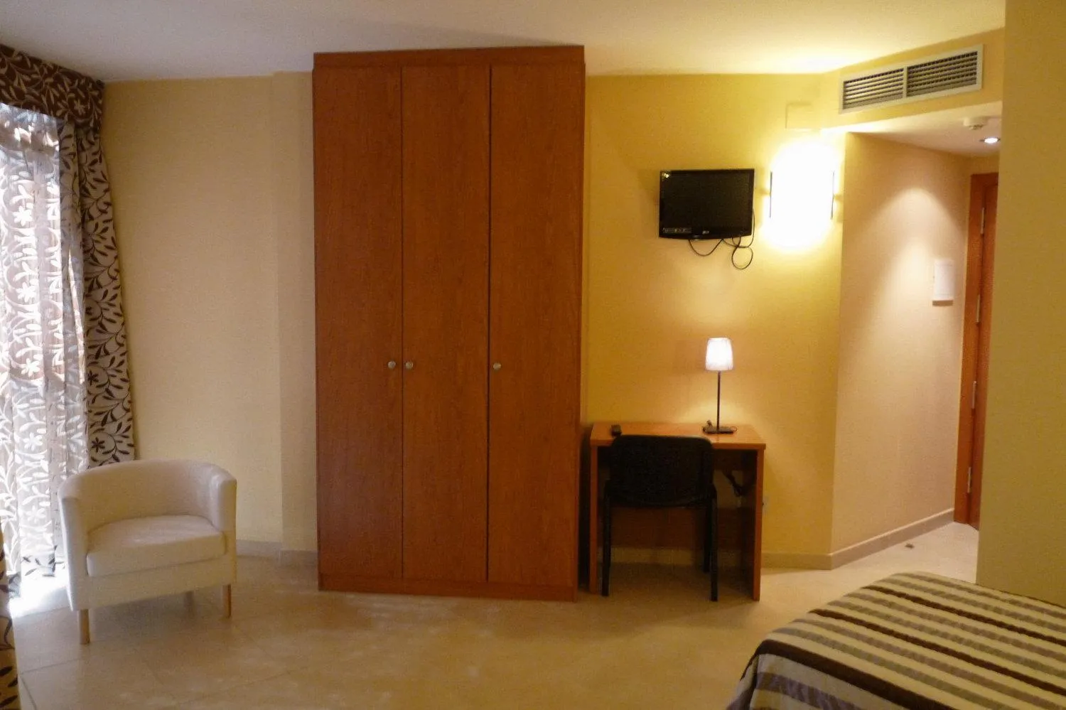 Bedroom, Bed in Hotel Avenida El Morell