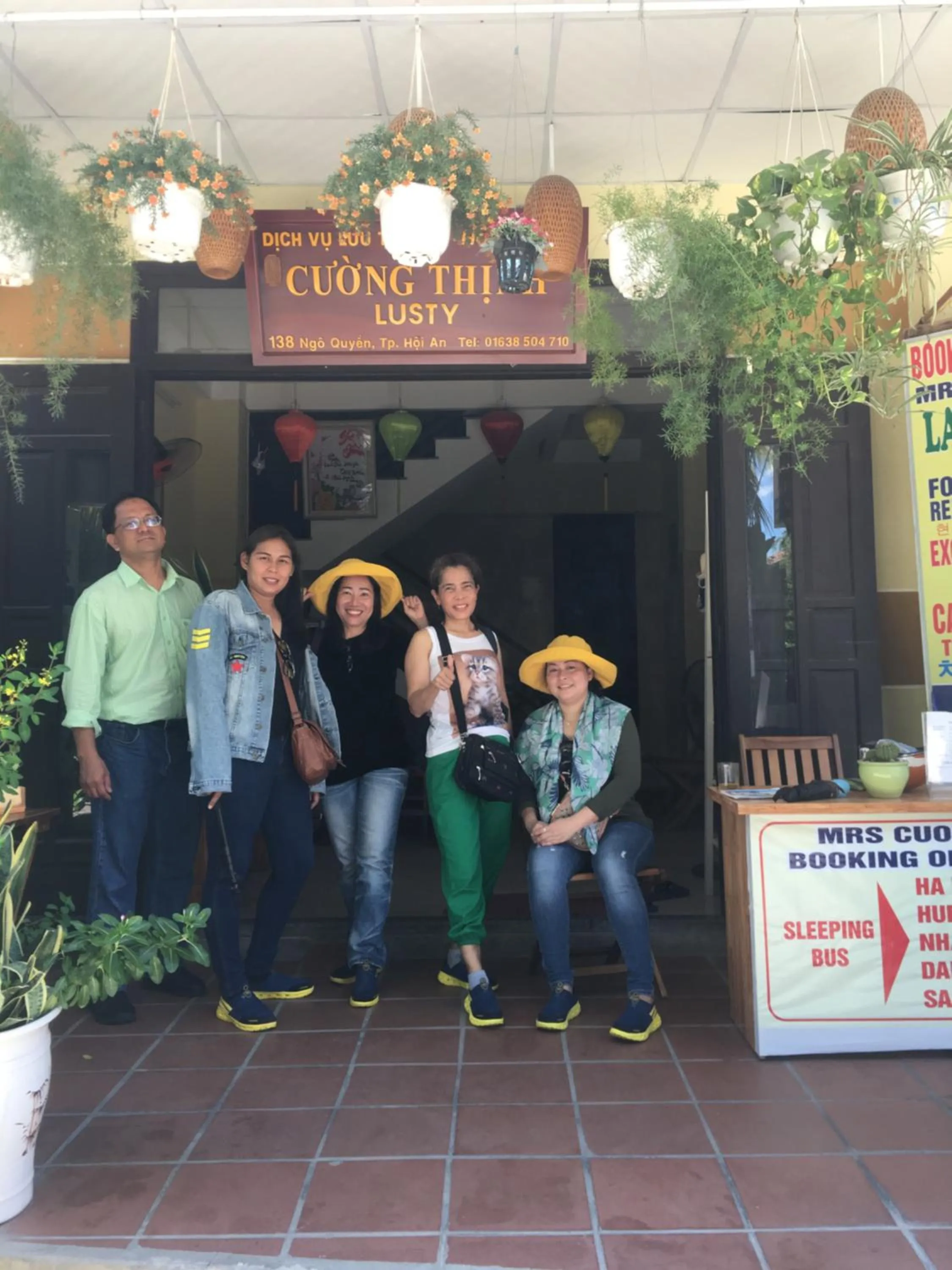 group of guests in Cuong Thinh Homestay