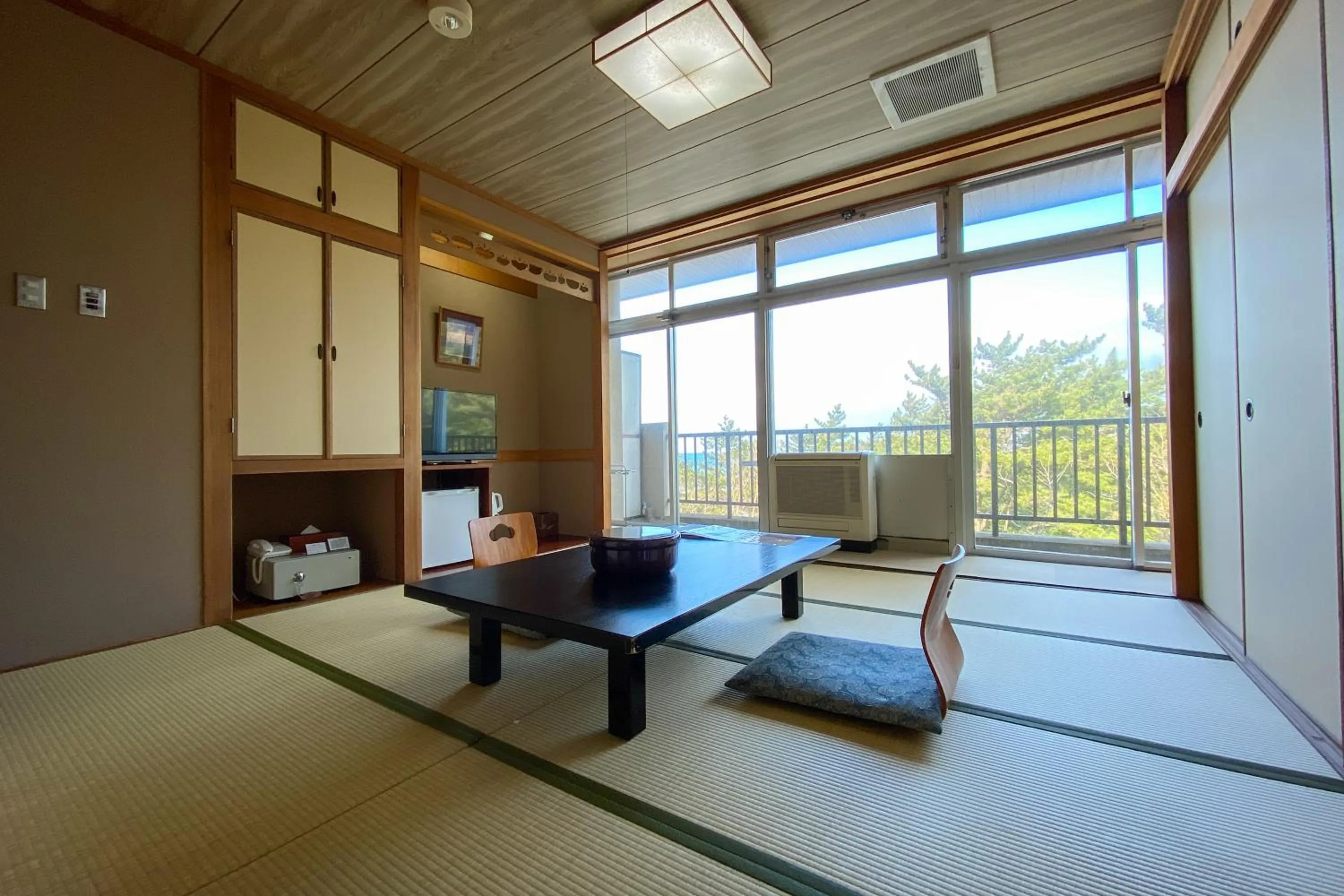 Photo of the whole room in Tango Onsen Hashiudosou