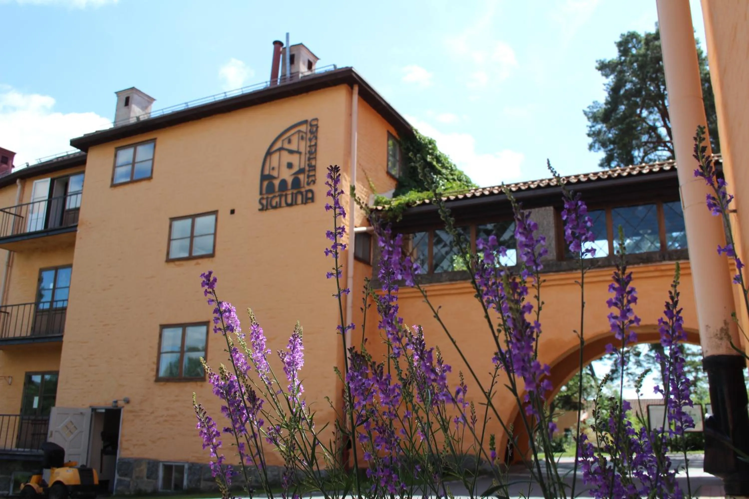 Property building in Sigtunastiftelsen Hotell & Konferens