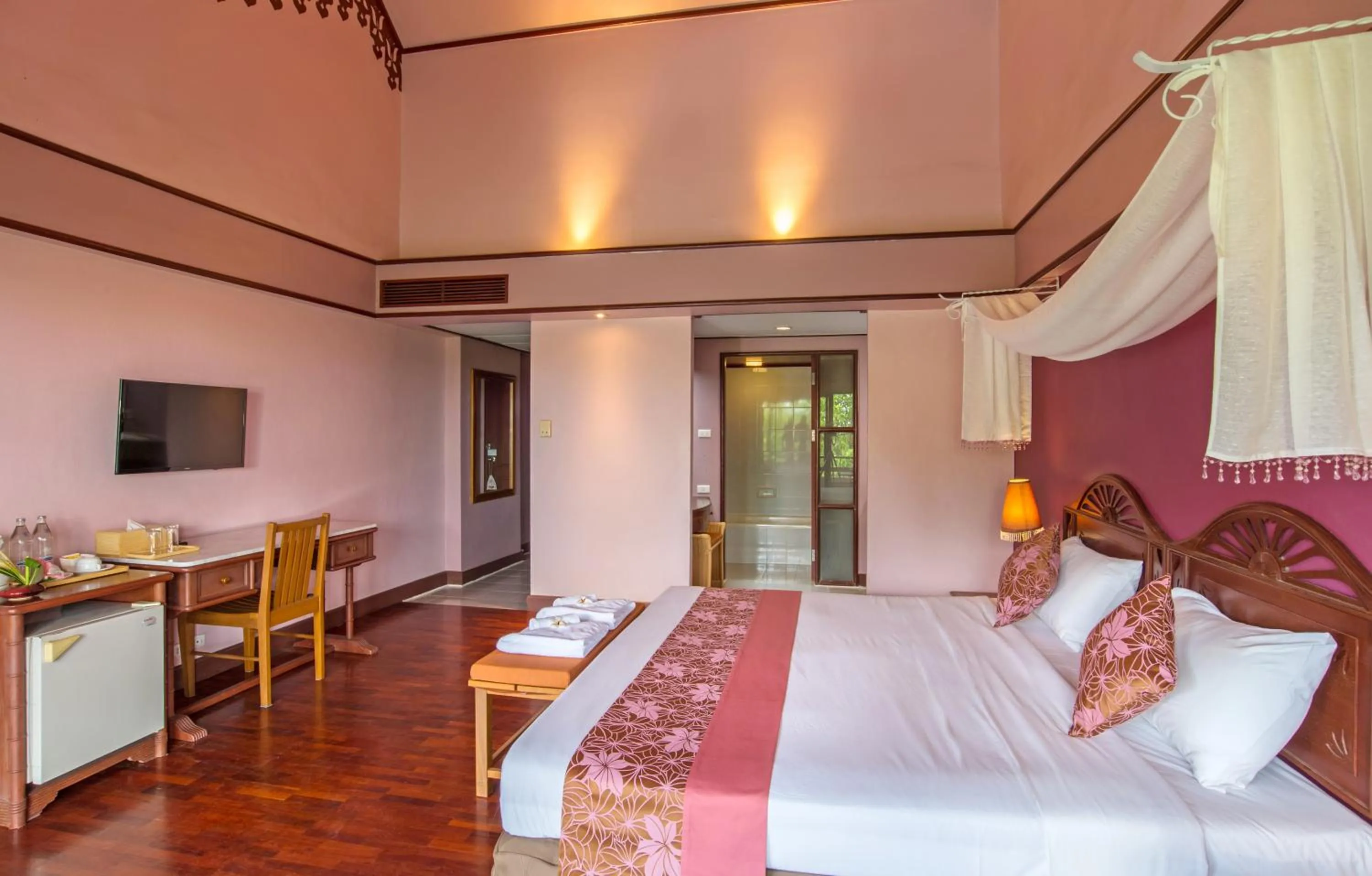 Bedroom, TV/Entertainment Center in Maritime Park And Spa Resort