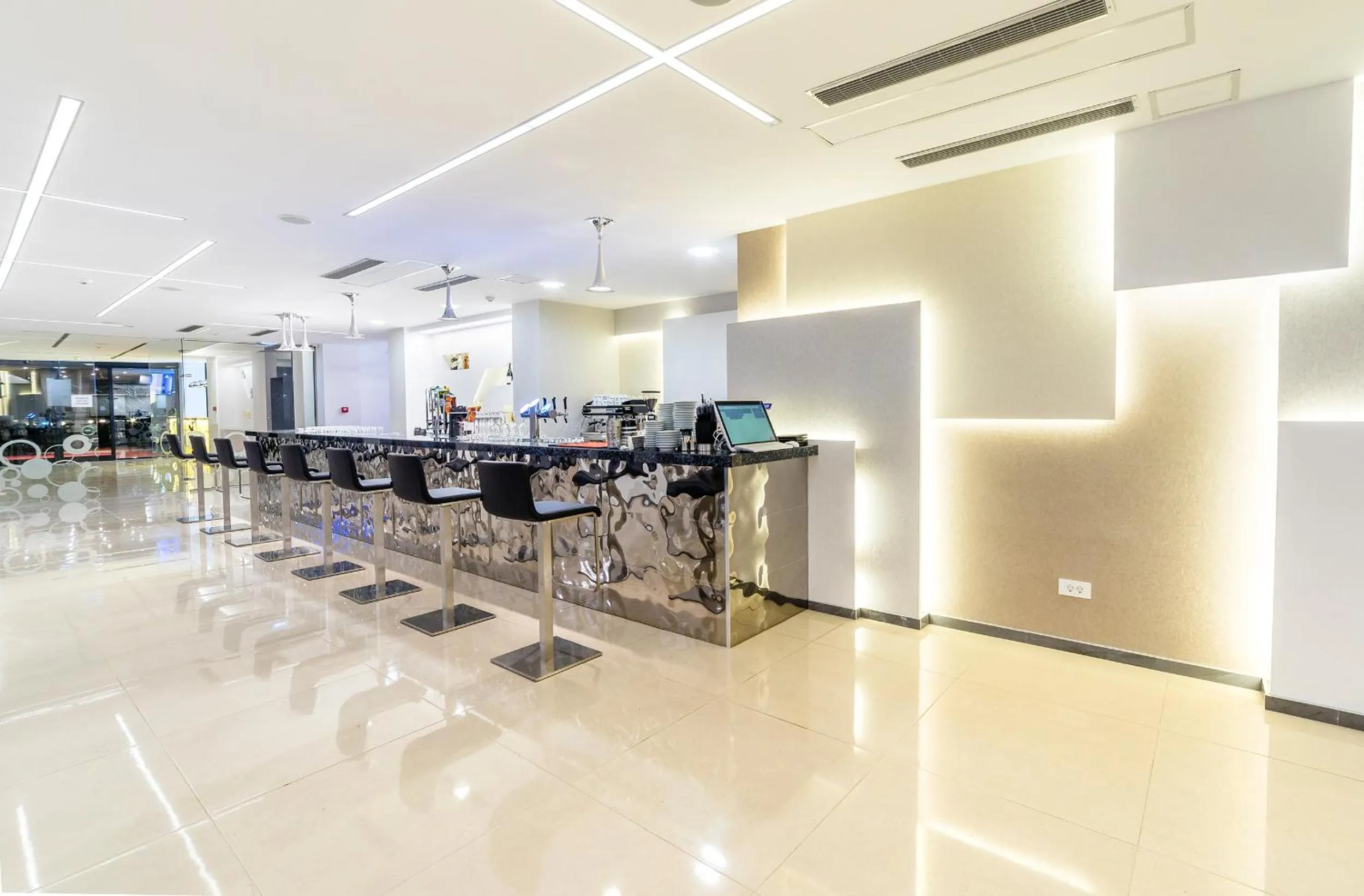 Restaurant/places to eat in Laki Hotel & Spa