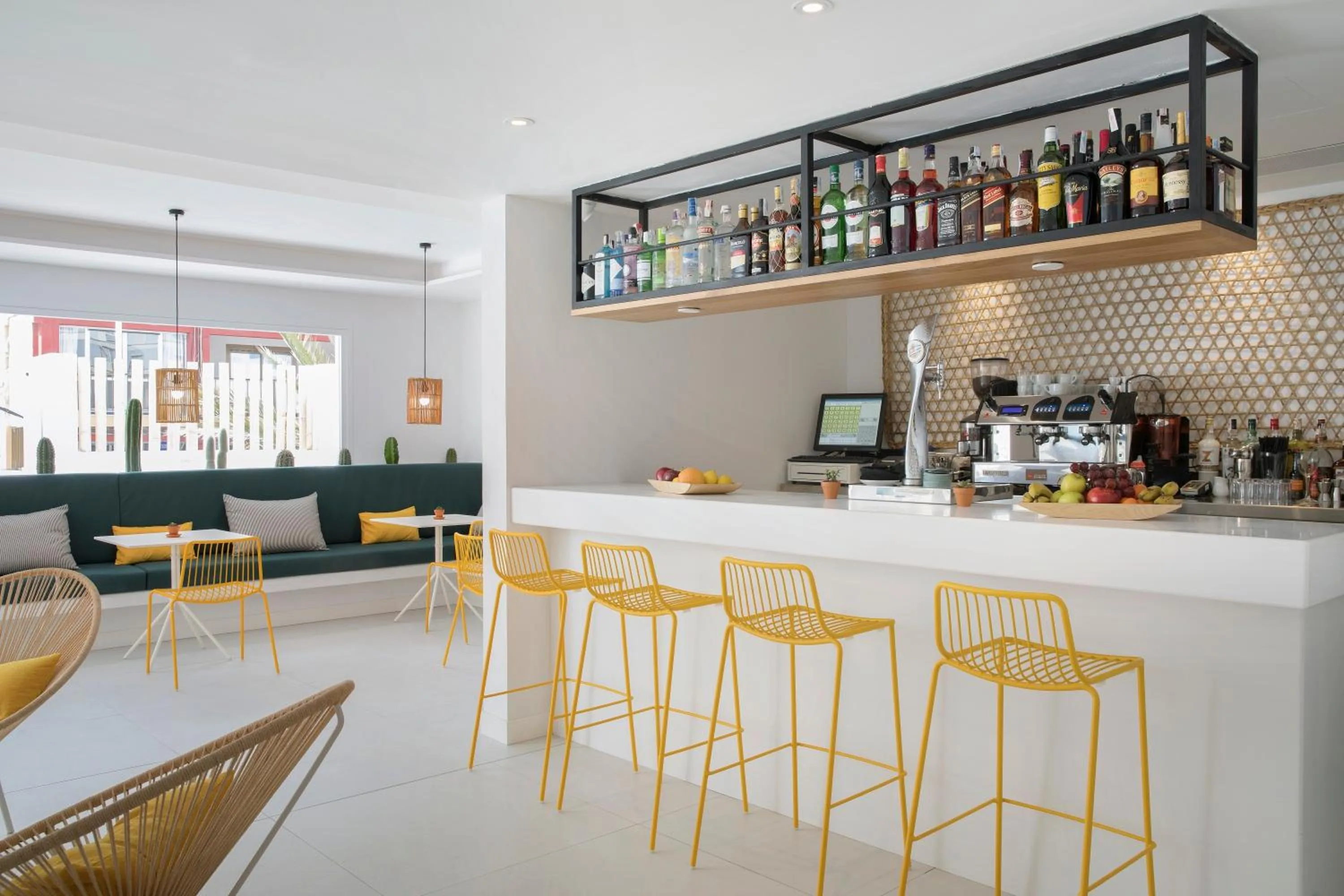 Lounge or bar in whala!fun