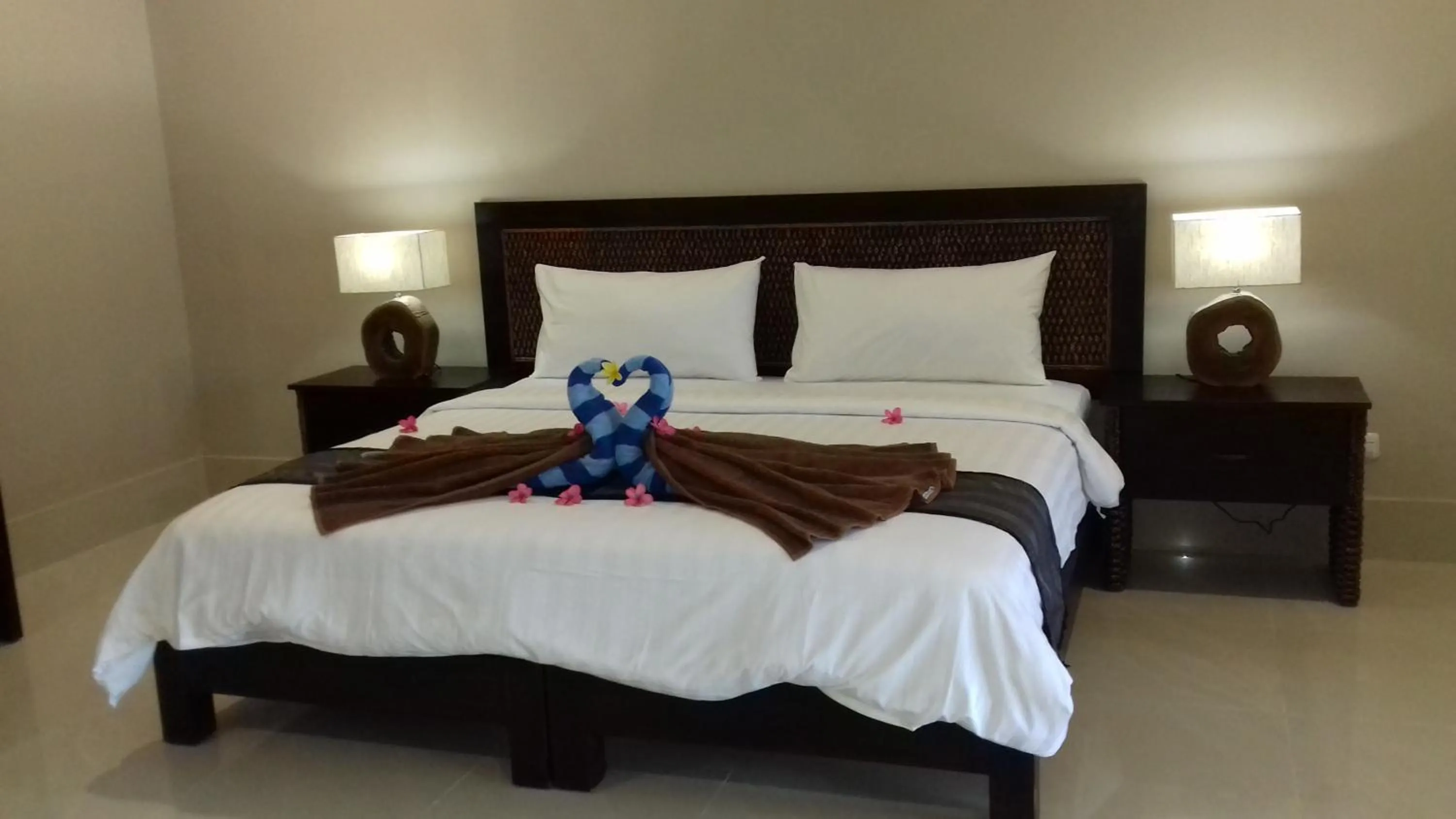 Bed in Gili Palms Villas