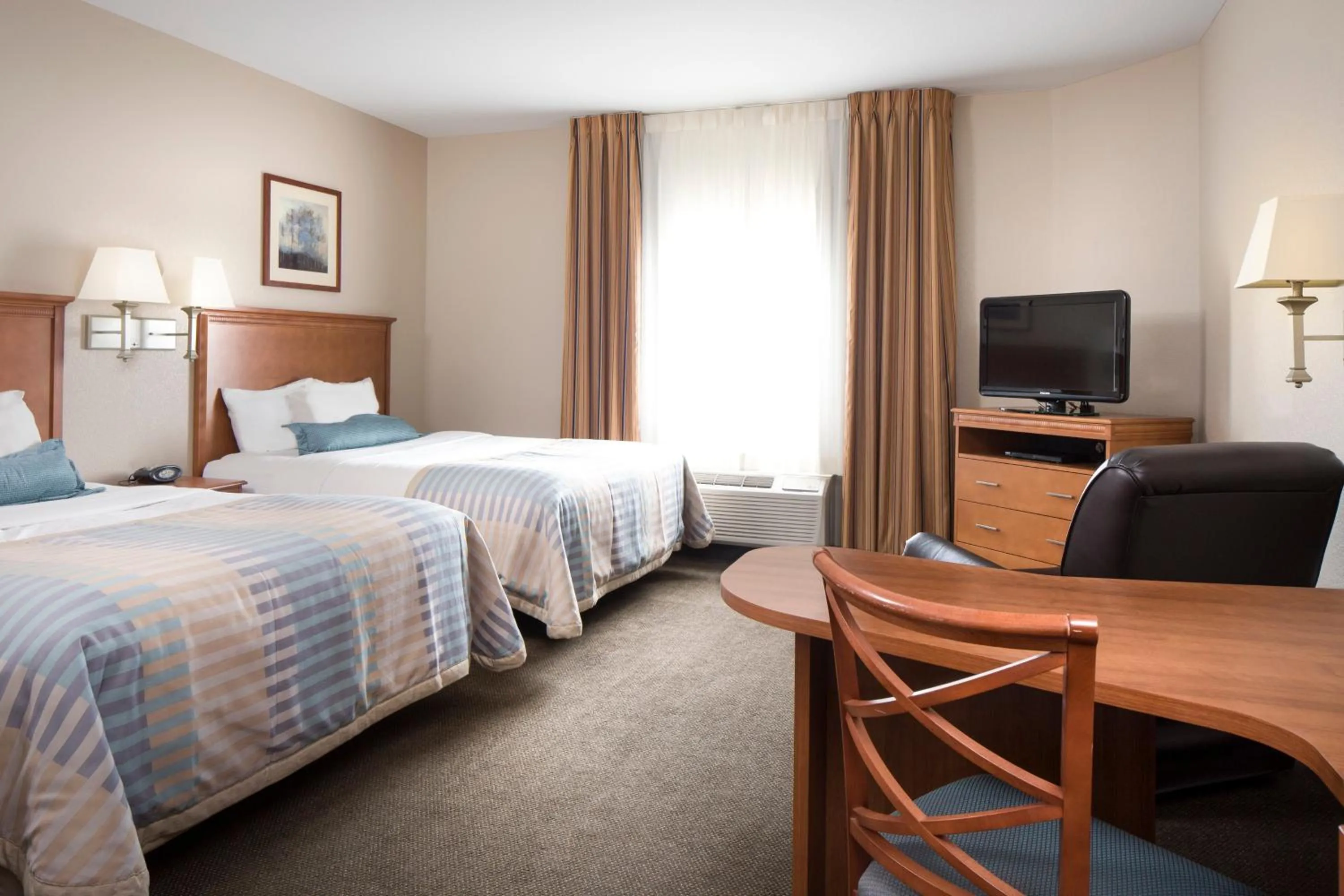 Photo of the whole room, Bed in Candlewood Suites La Crosse by IHG