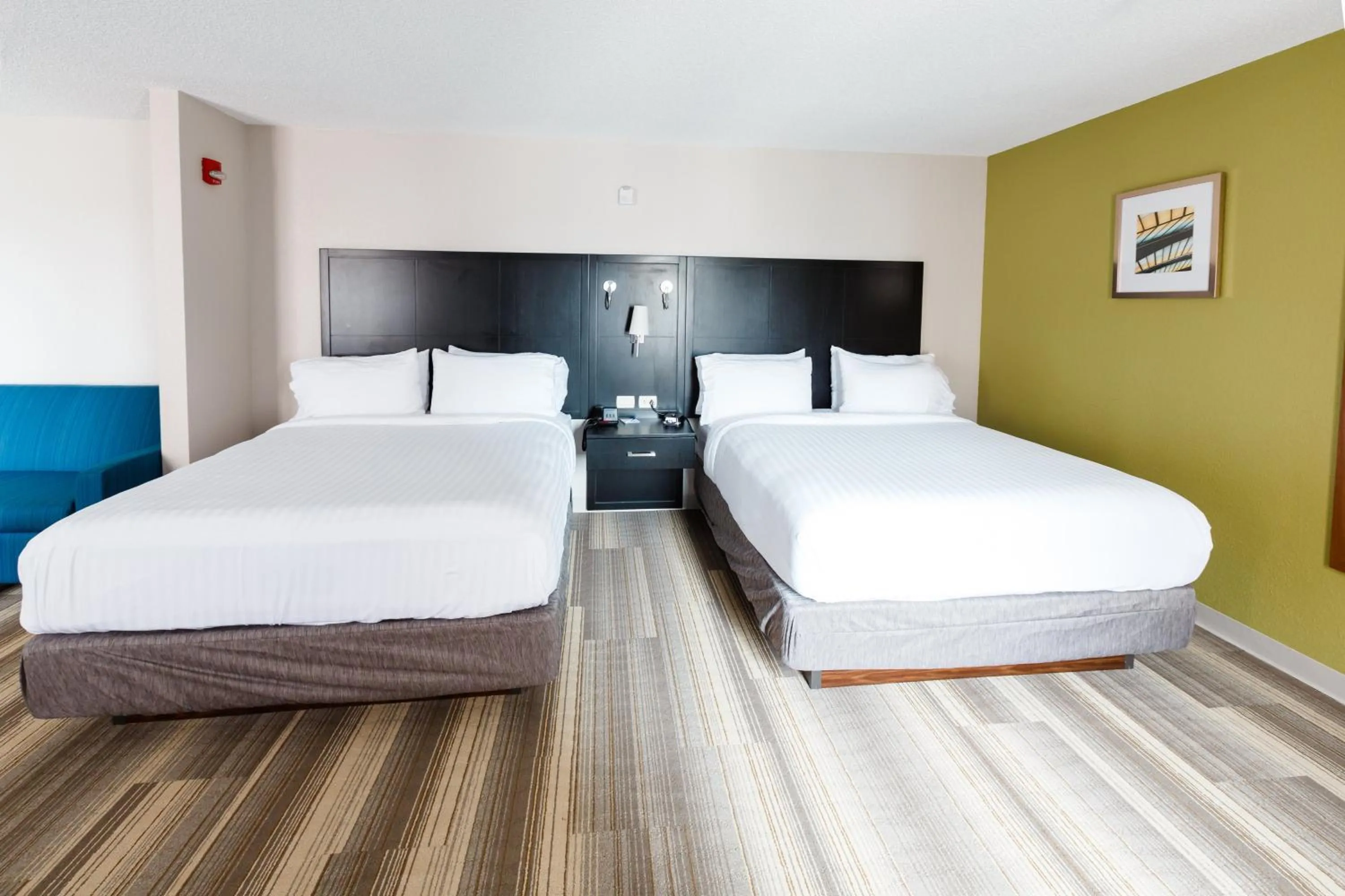 Photo of the whole room, Bed in Holiday Inn Express & Suites Shelbyville by IHG