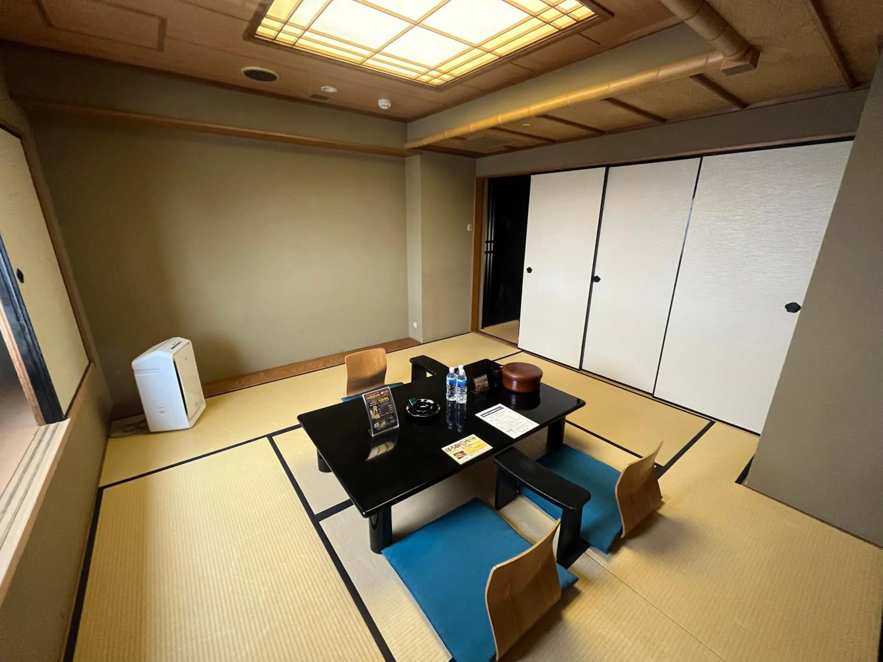 Living room in Jasmac Plaza Hotel