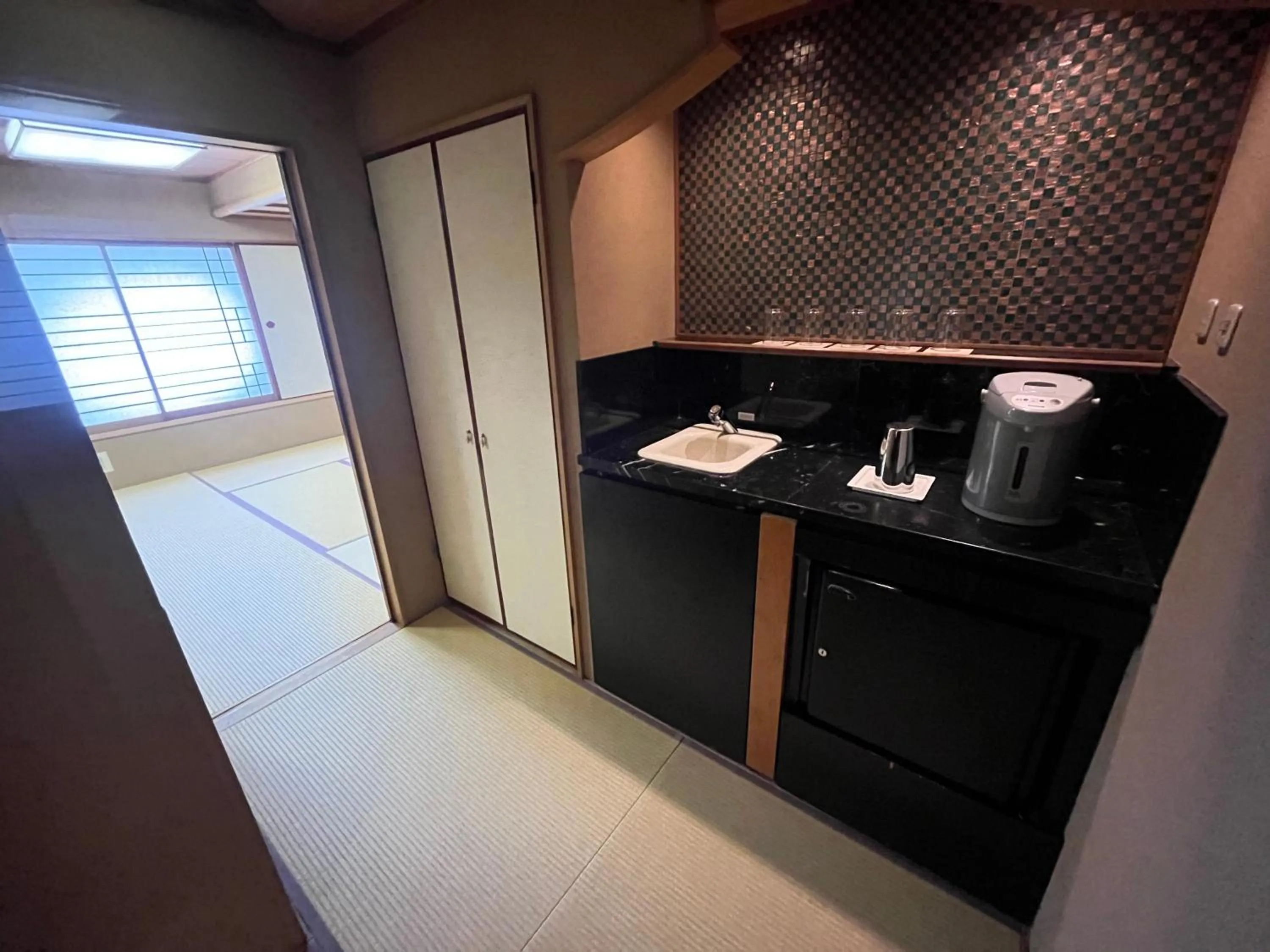 Coffee/tea facilities in Jasmac Plaza Hotel