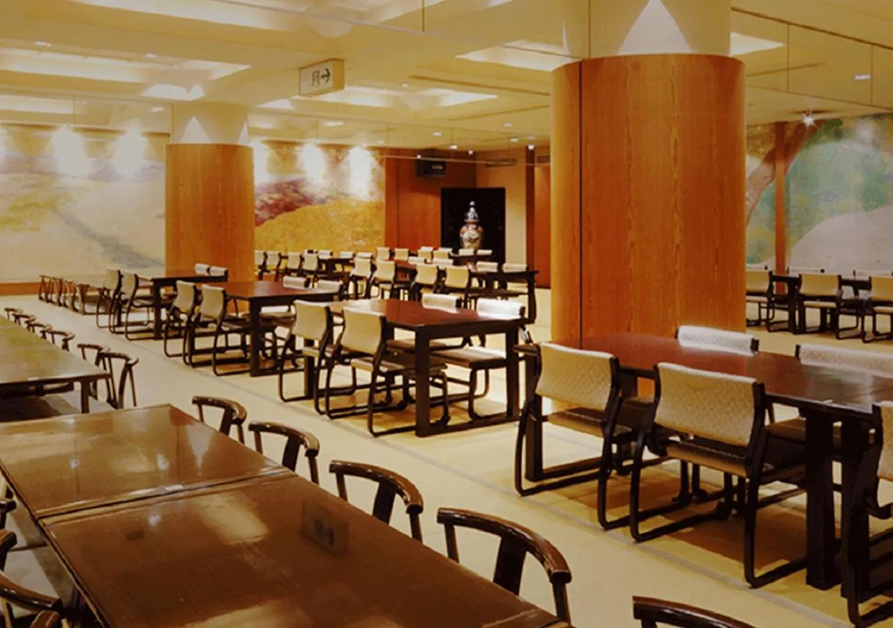 Restaurant/places to eat in Jasmac Plaza Hotel