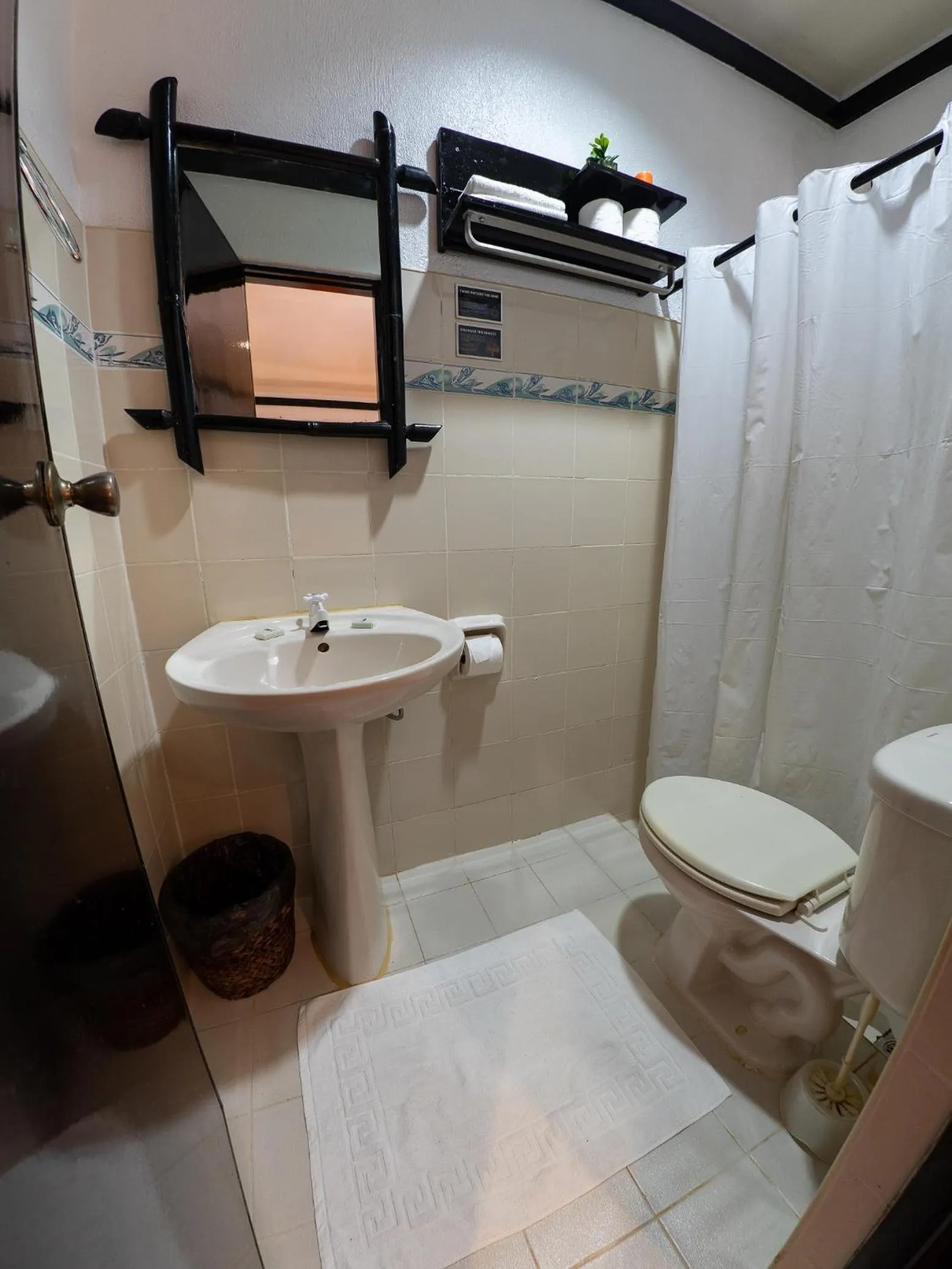 Bathroom in Hippocampus Beach Resort