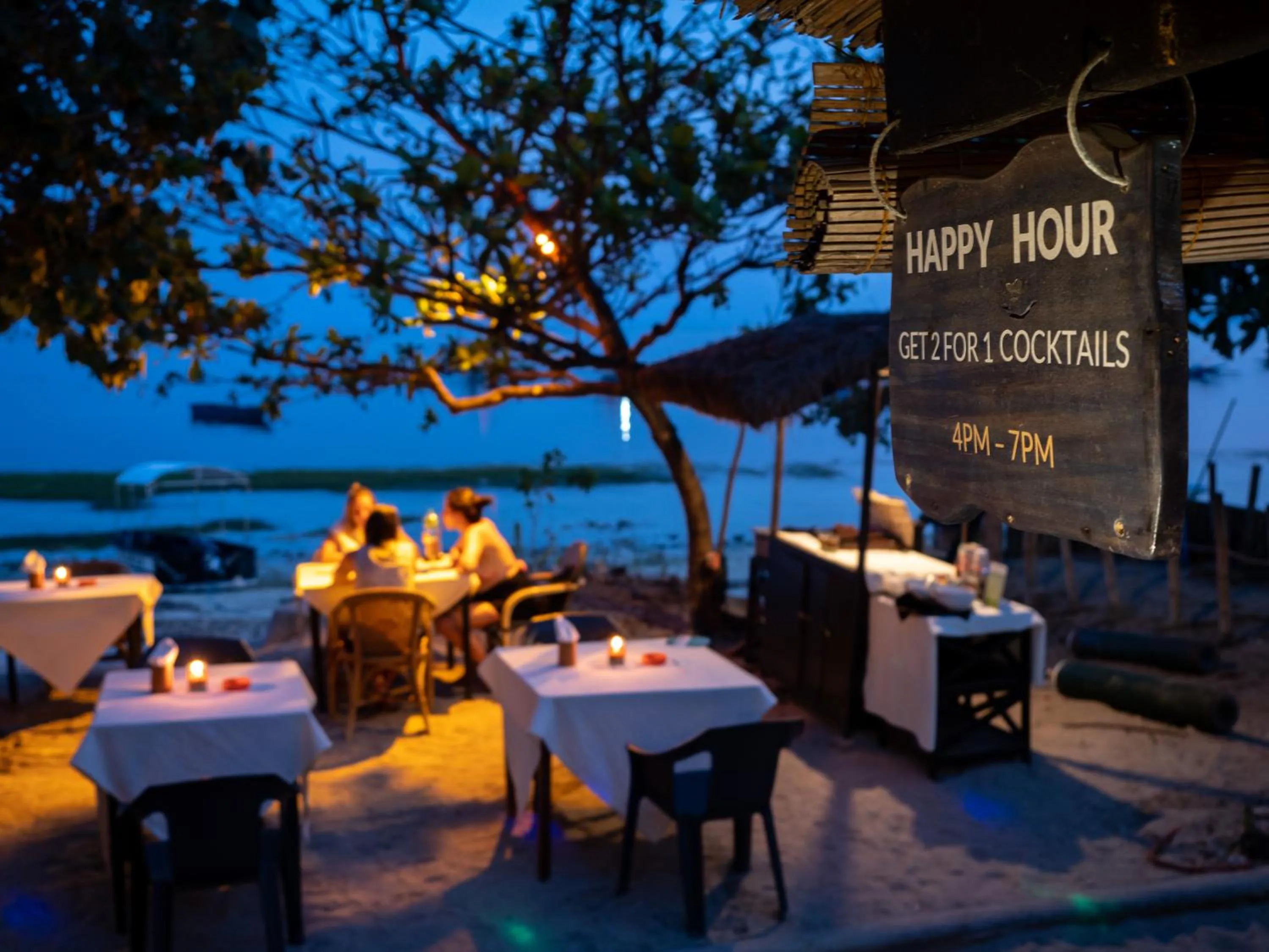 Restaurant/places to eat in Hippocampus Beach Resort